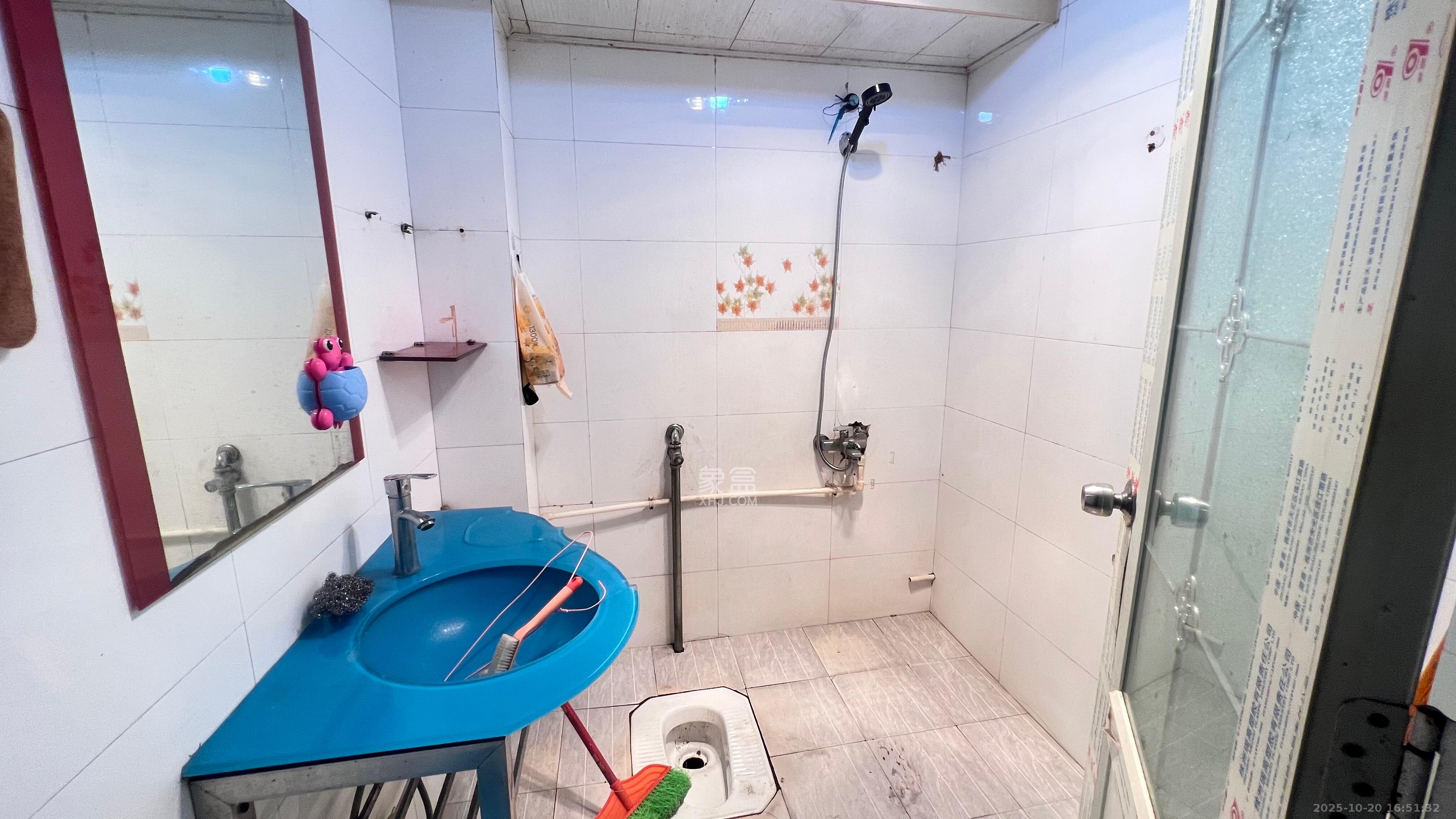 中南汽车世界  3室2厅1卫    1400.0元/月室内图