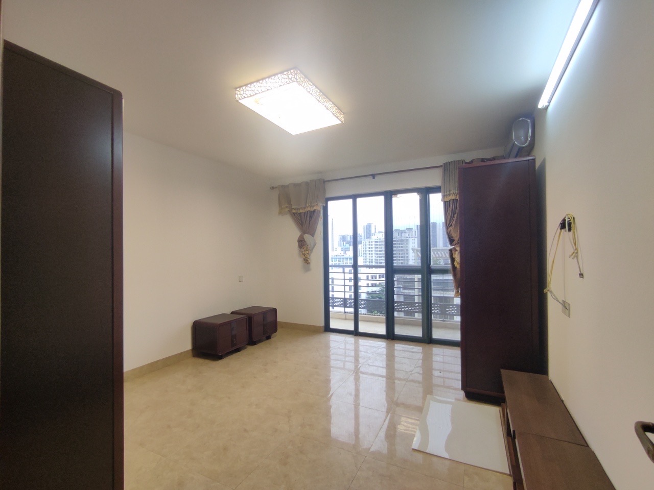 都市森林 5室2厅2卫 3200.0元/月 都市森林 5室2厅2卫 3200.0元/月室内图