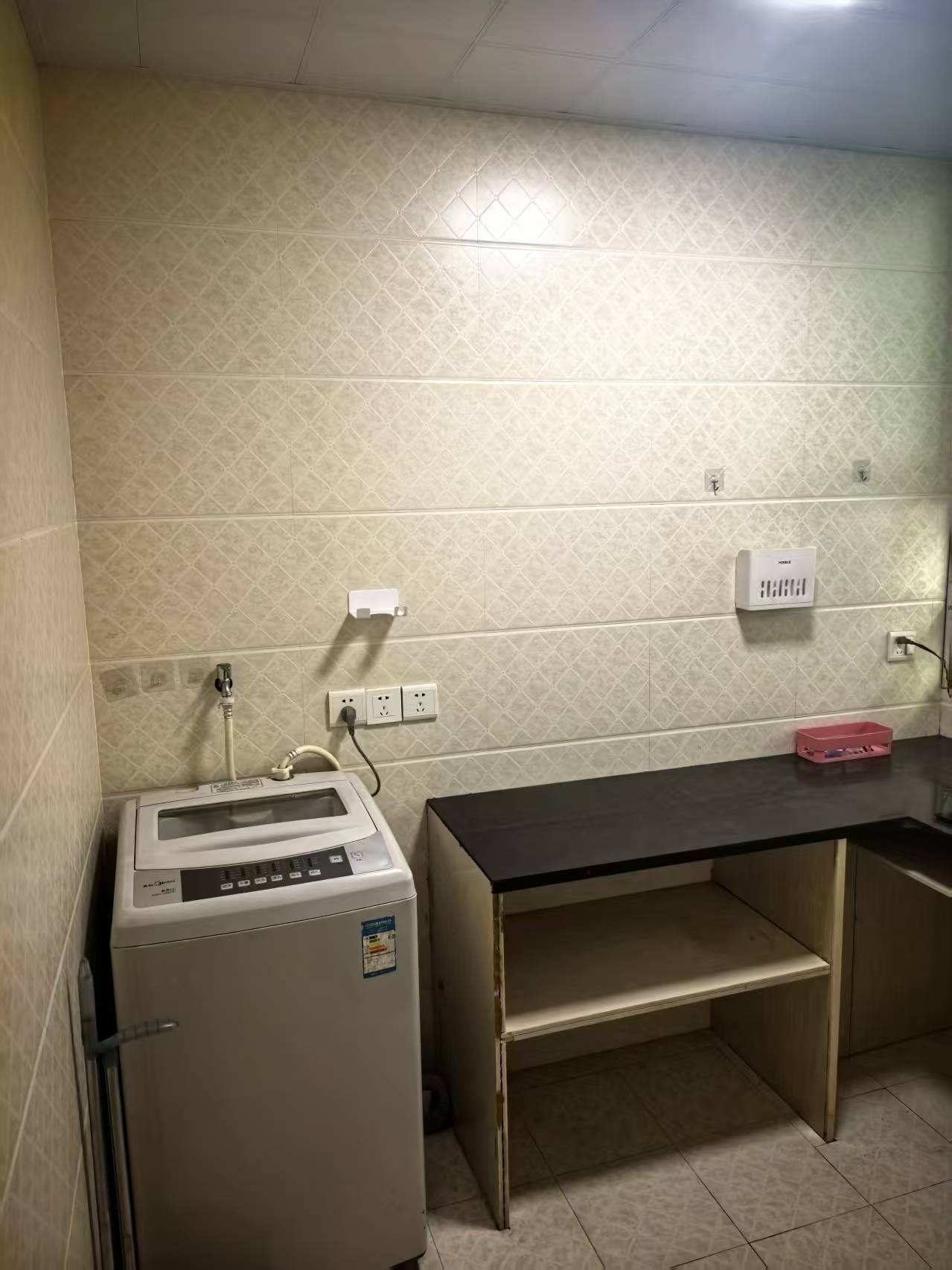 和平北路散盘  1室1厅1卫    700.0元/月 和平北路散盘  1室1厅1卫    700.0元/月室内图