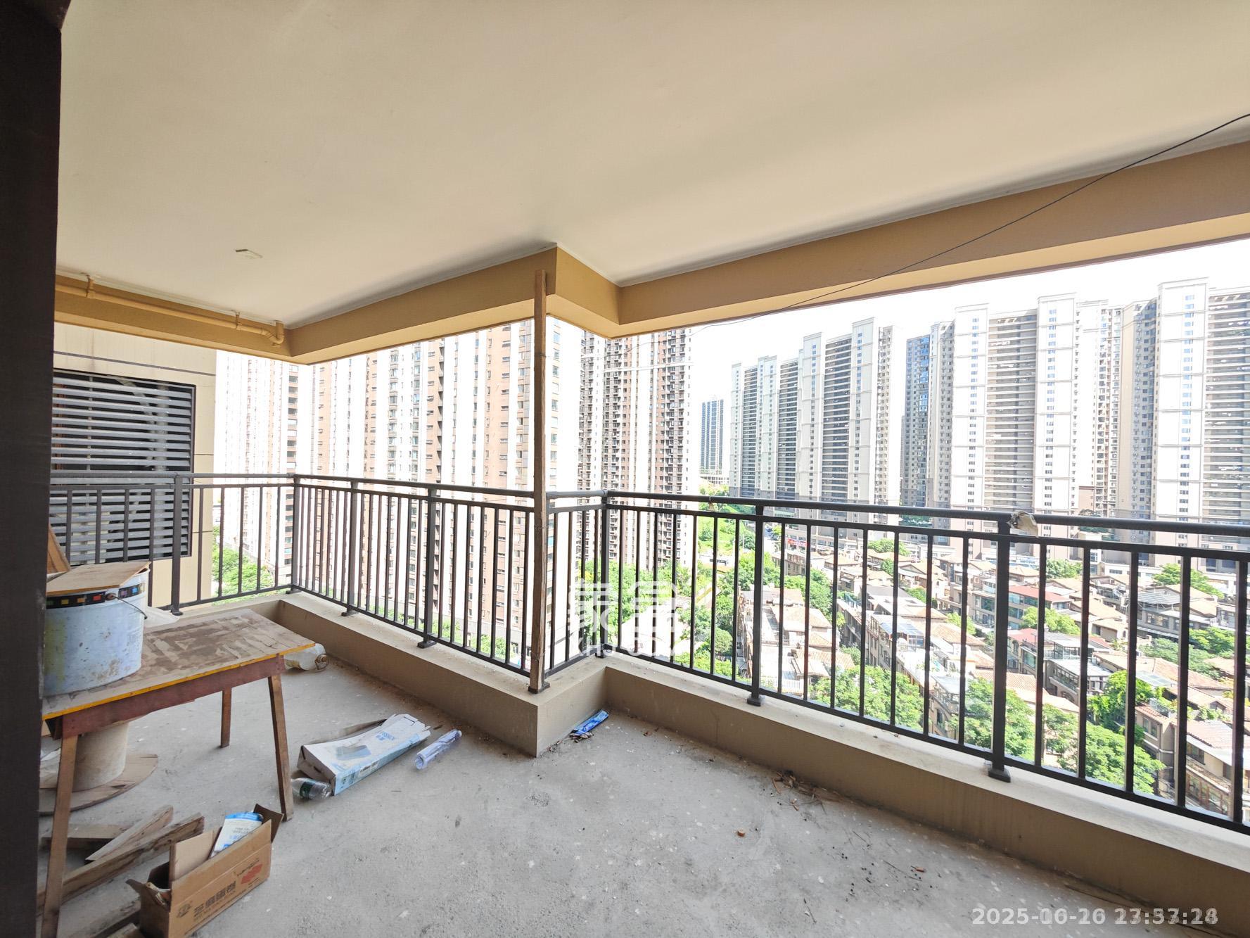 保利城（中航城国际社区、郡原美村）  4室2厅2卫    1000.0元/月室内图