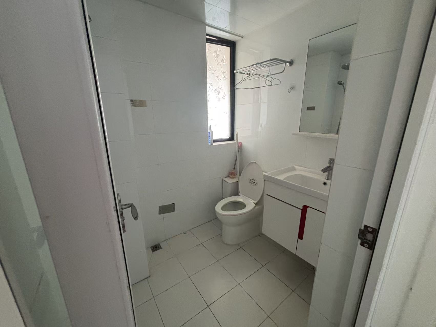 华盛国际公寓  3室2厅1卫    1800.0元/月 华盛国际公寓  3室2厅1卫    1800.0元/月室内图