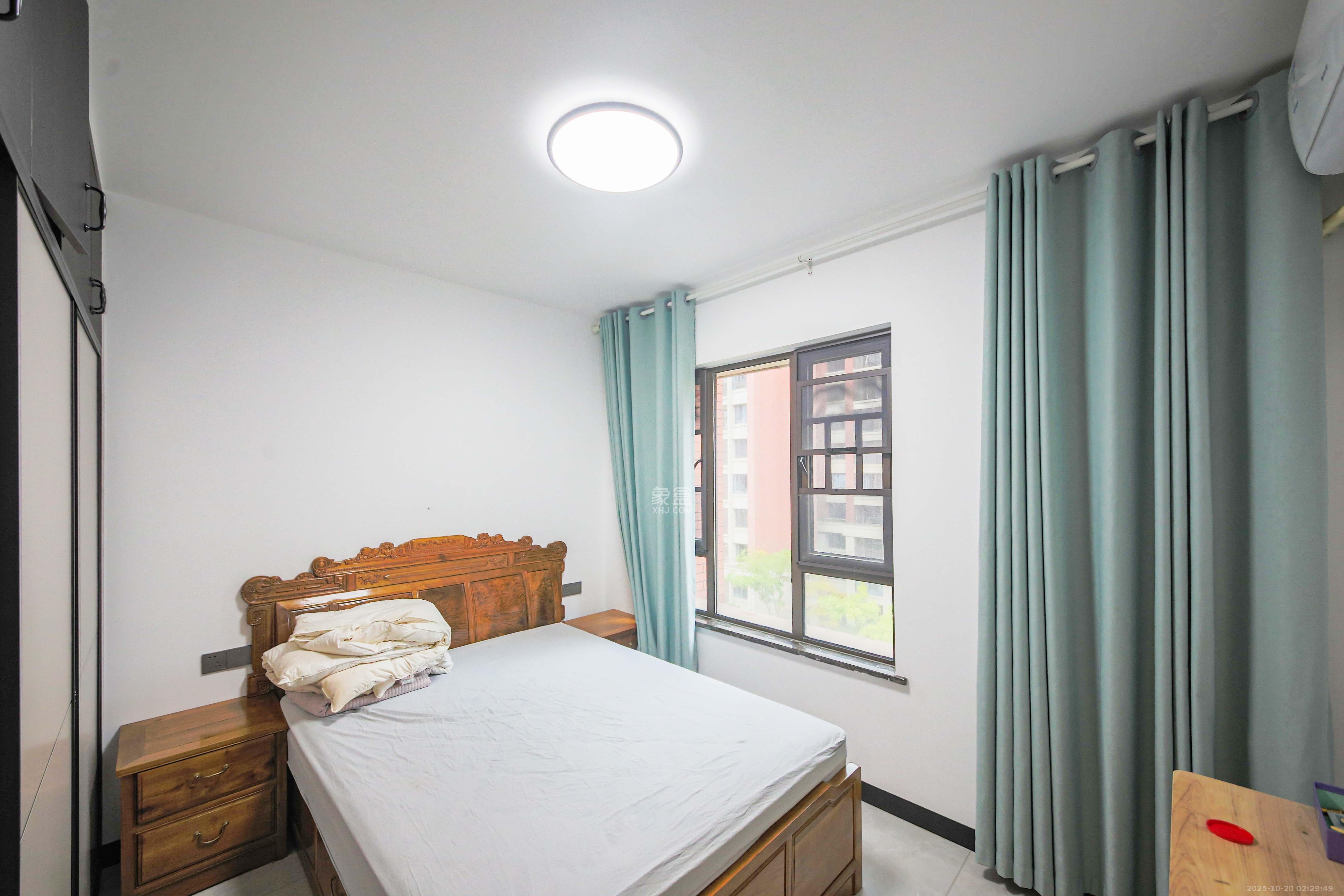 香缇雅苑（鑫远翡丽郡二期）  4室2厅2卫    220.0万卧室