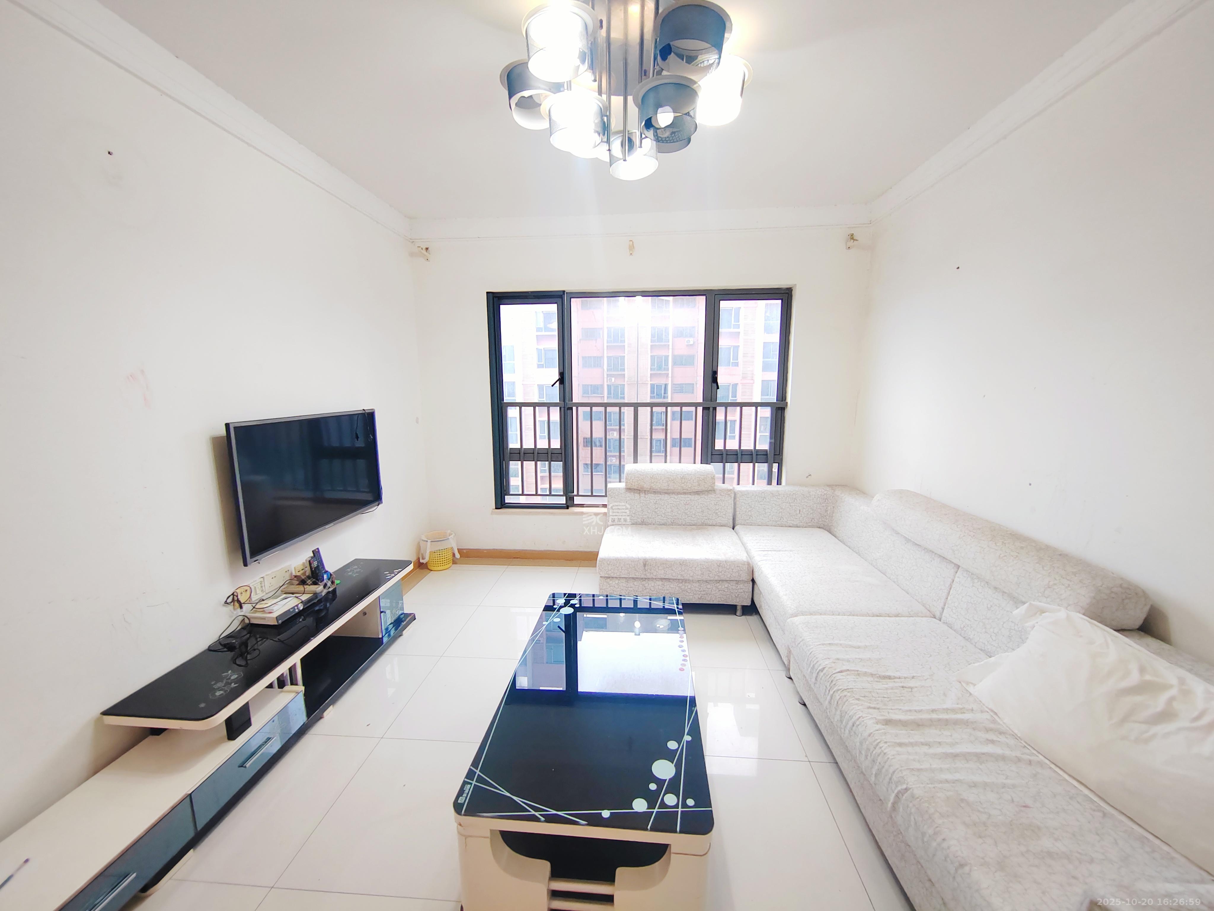 珠江花城三期锦鲤  3室2厅1卫    2200.0元/月 珠江花城三期锦鲤  3室2厅1卫    2200.0元/月室内图