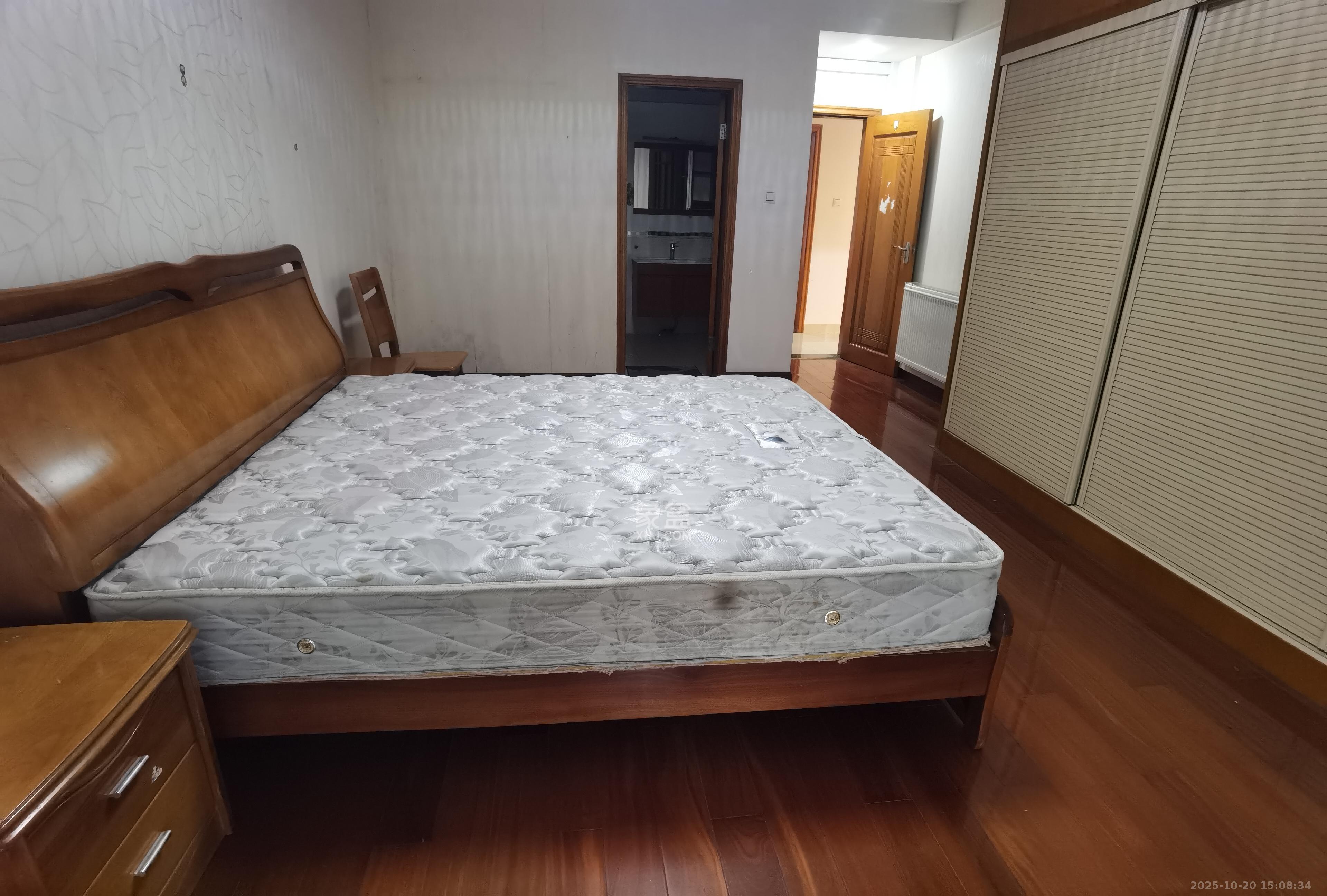 卓越蔚蓝海岸一期  3室2厅2卫    3000.0元/月室内图