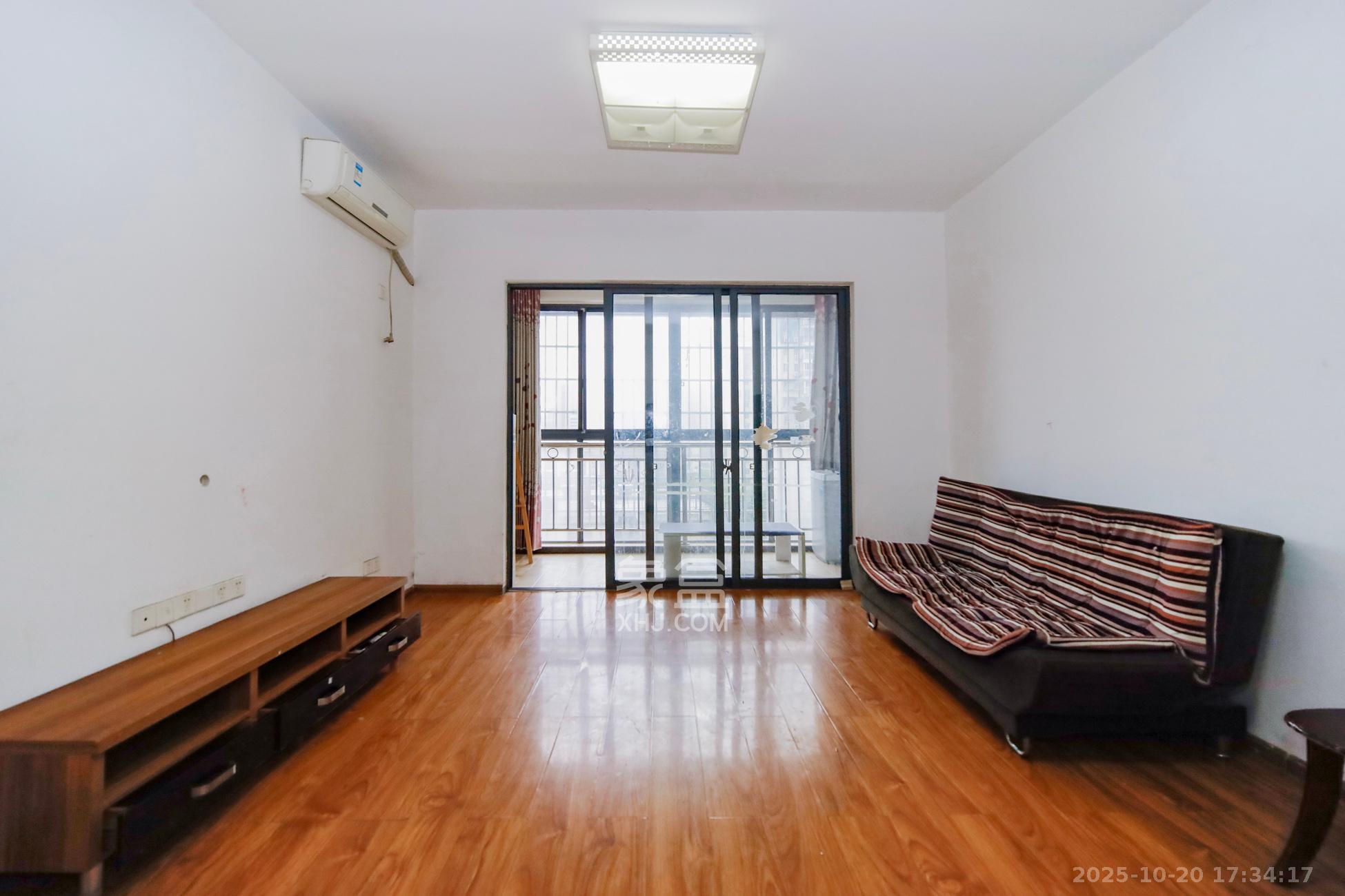 凯姆国际  2室2厅1卫    54.0万客厅