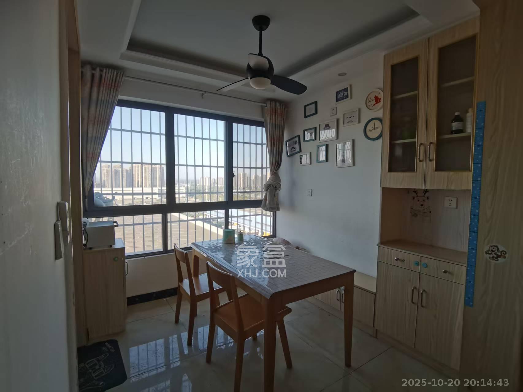 中国铁建国际城二期  3室2厅1卫    1700.0元/月 中国铁建国际城二期  3室2厅1卫    1700.0元/月室内图