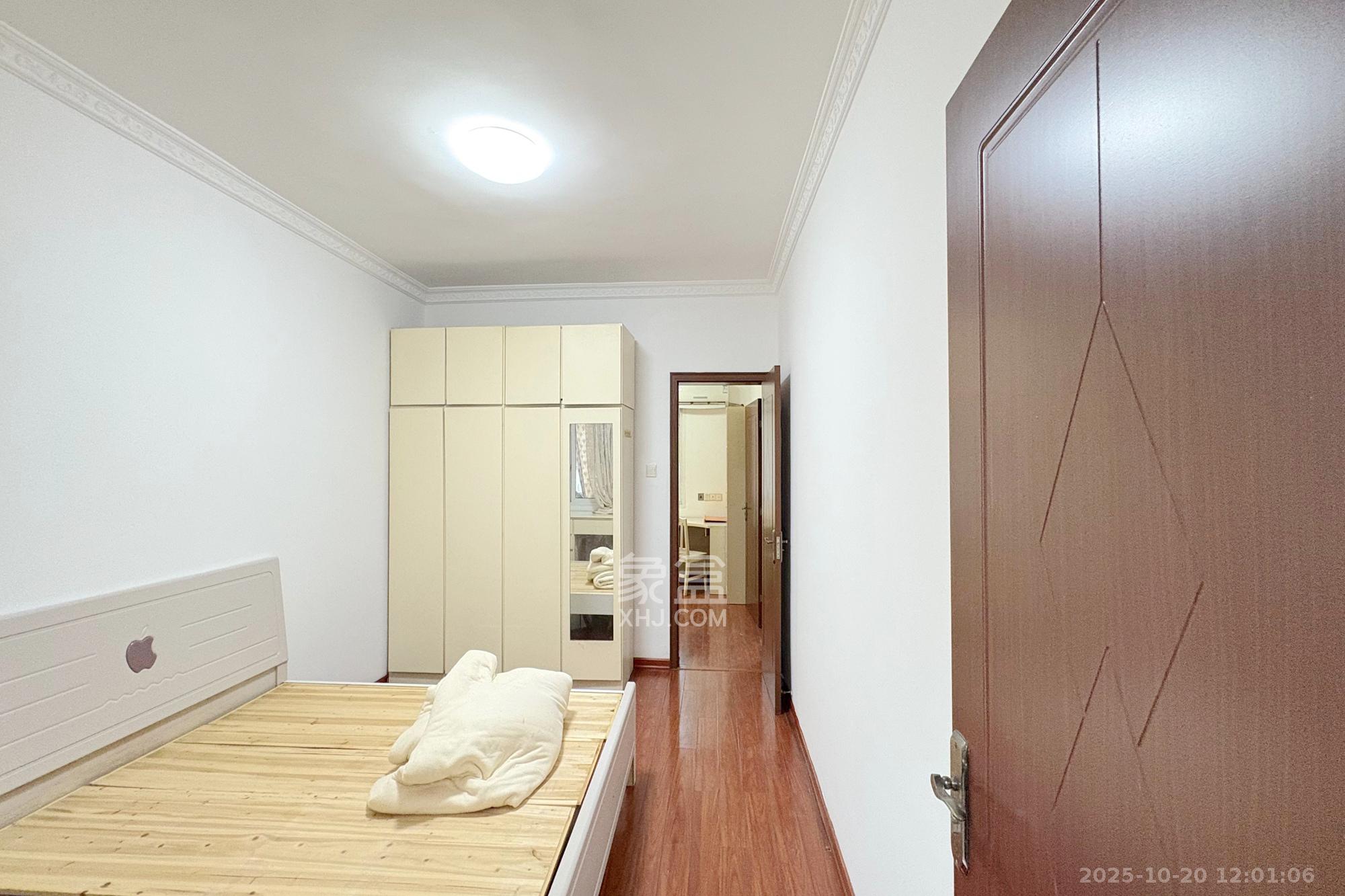 劳动服务宿舍  3室1厅1卫    65.0万卧室