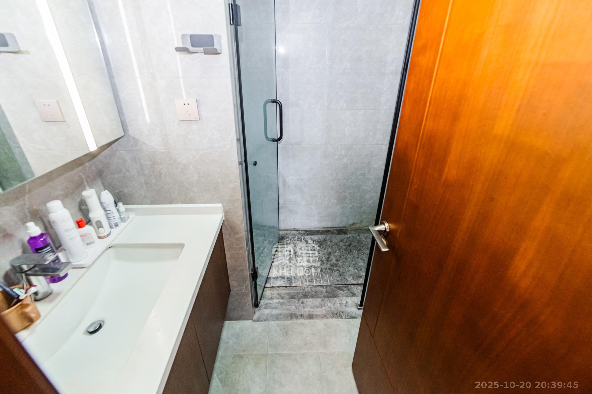 北辰瀚江府  4室2厅2卫    340.0万卫生间