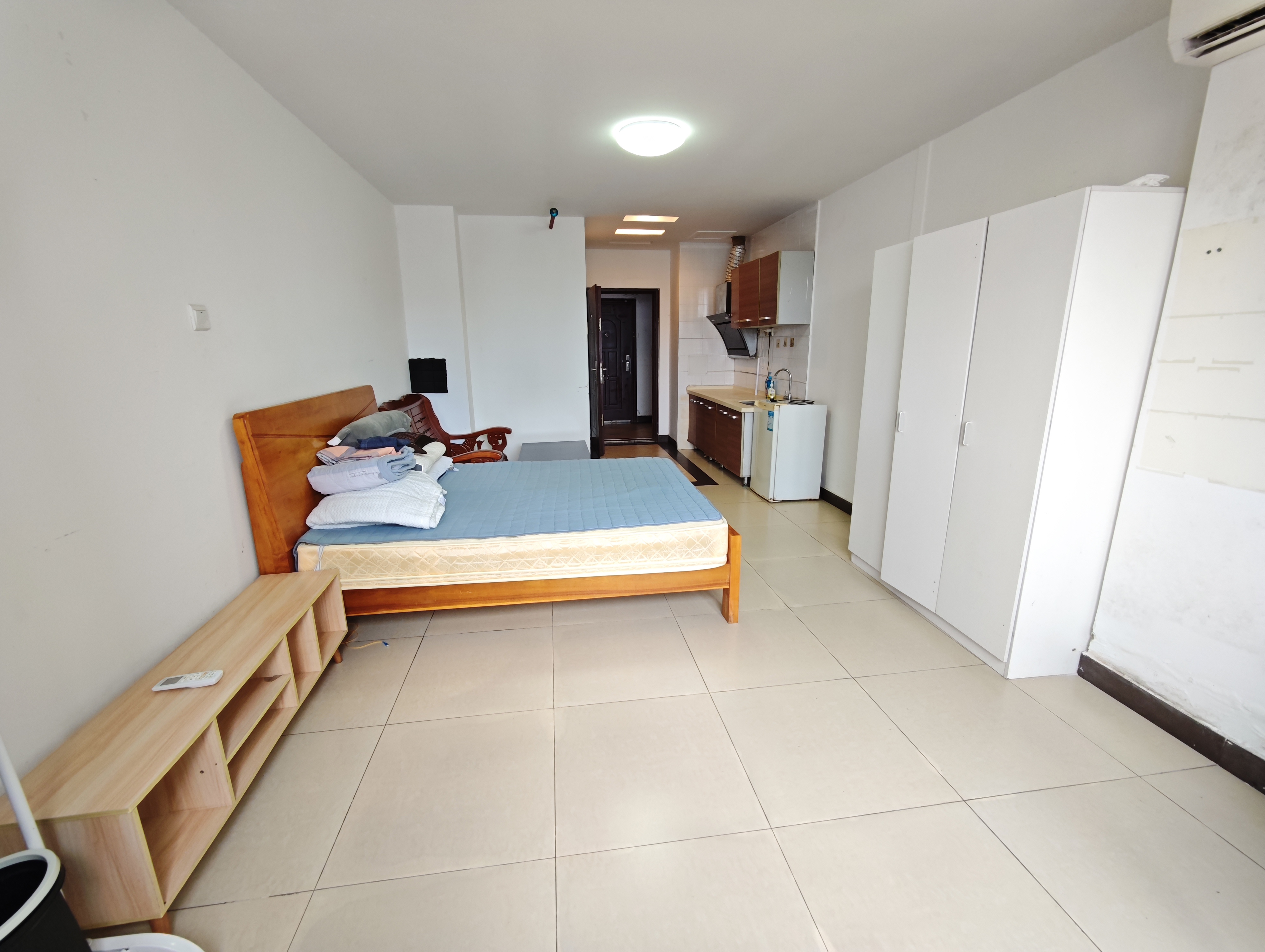 帝国大厦  1室1厅1卫    39.0万客厅