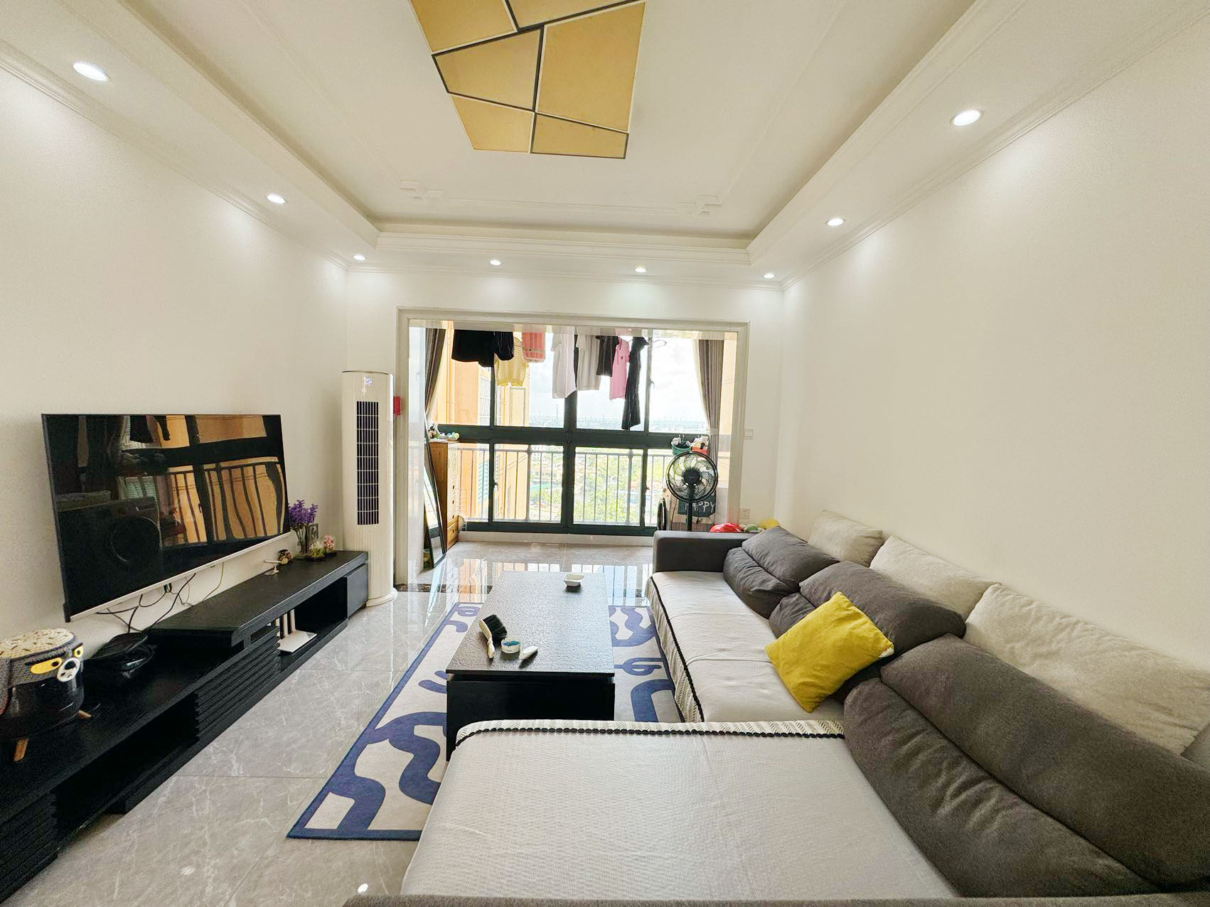 龙凤花园  3室2厅1卫    119.9万客厅