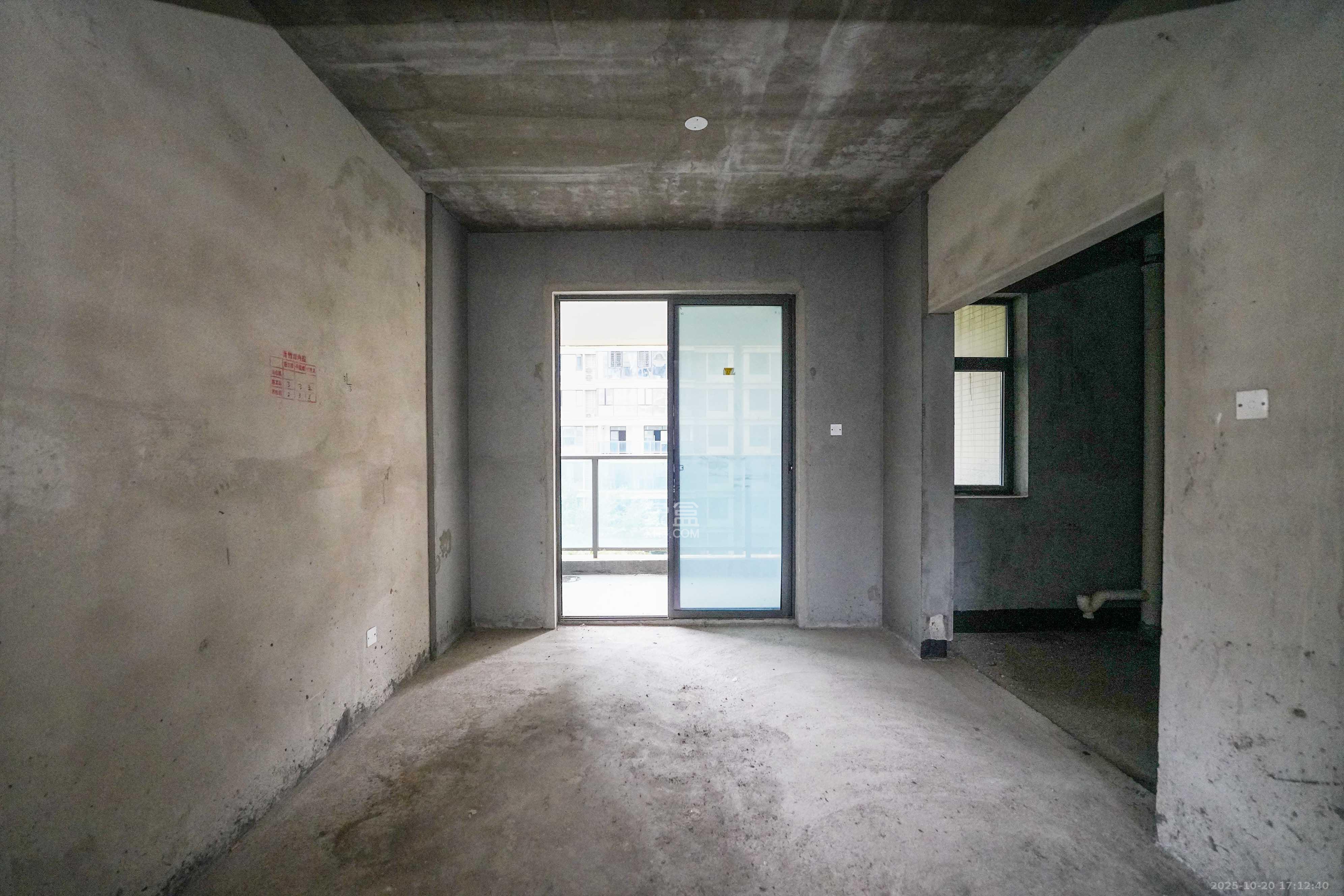 福天藏郡院子  4室2厅2卫    117.0万 福天藏郡院子  4室2厅2卫    117.0万客厅