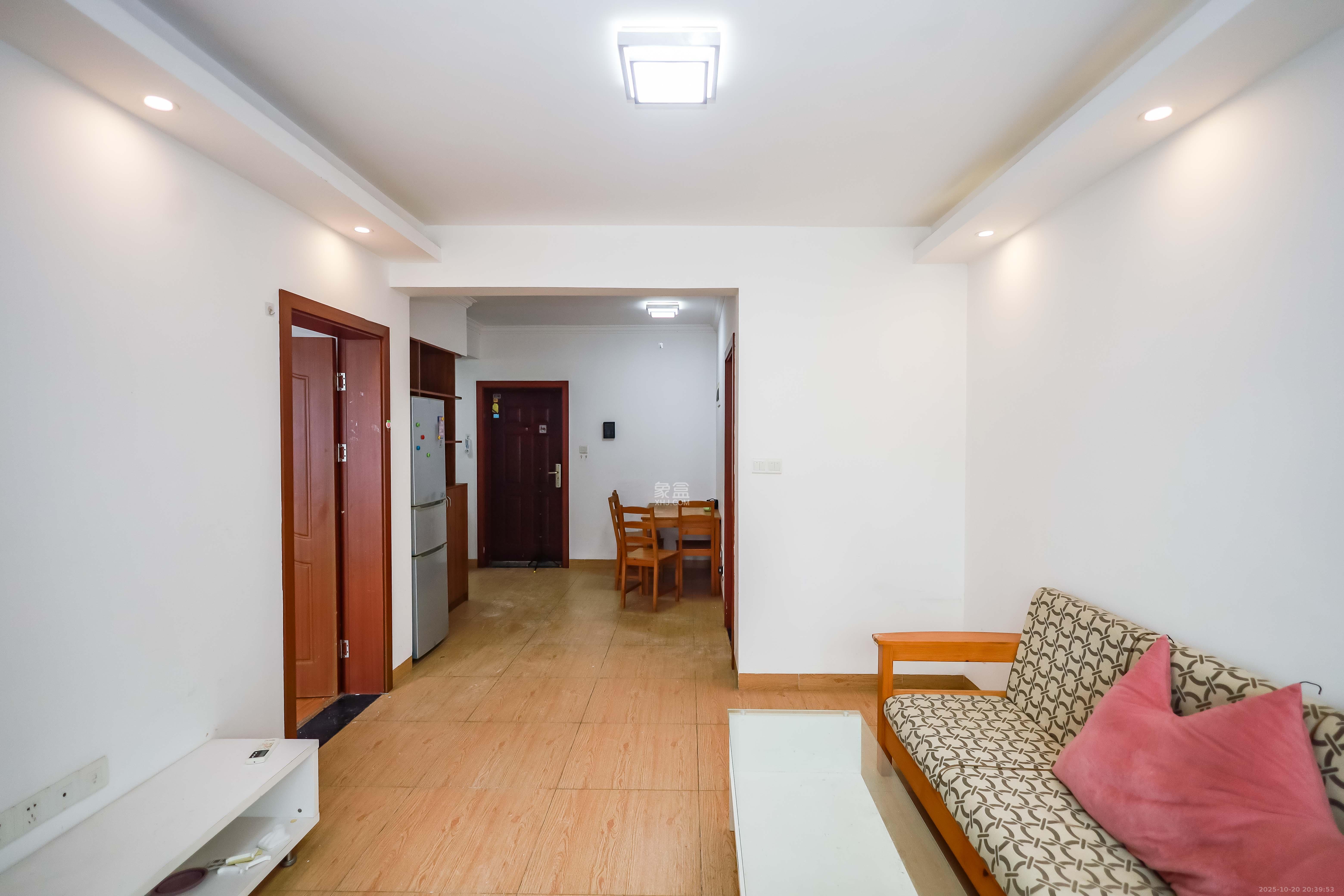 荣盛花语馨苑  2室2厅1卫    56.9万客厅