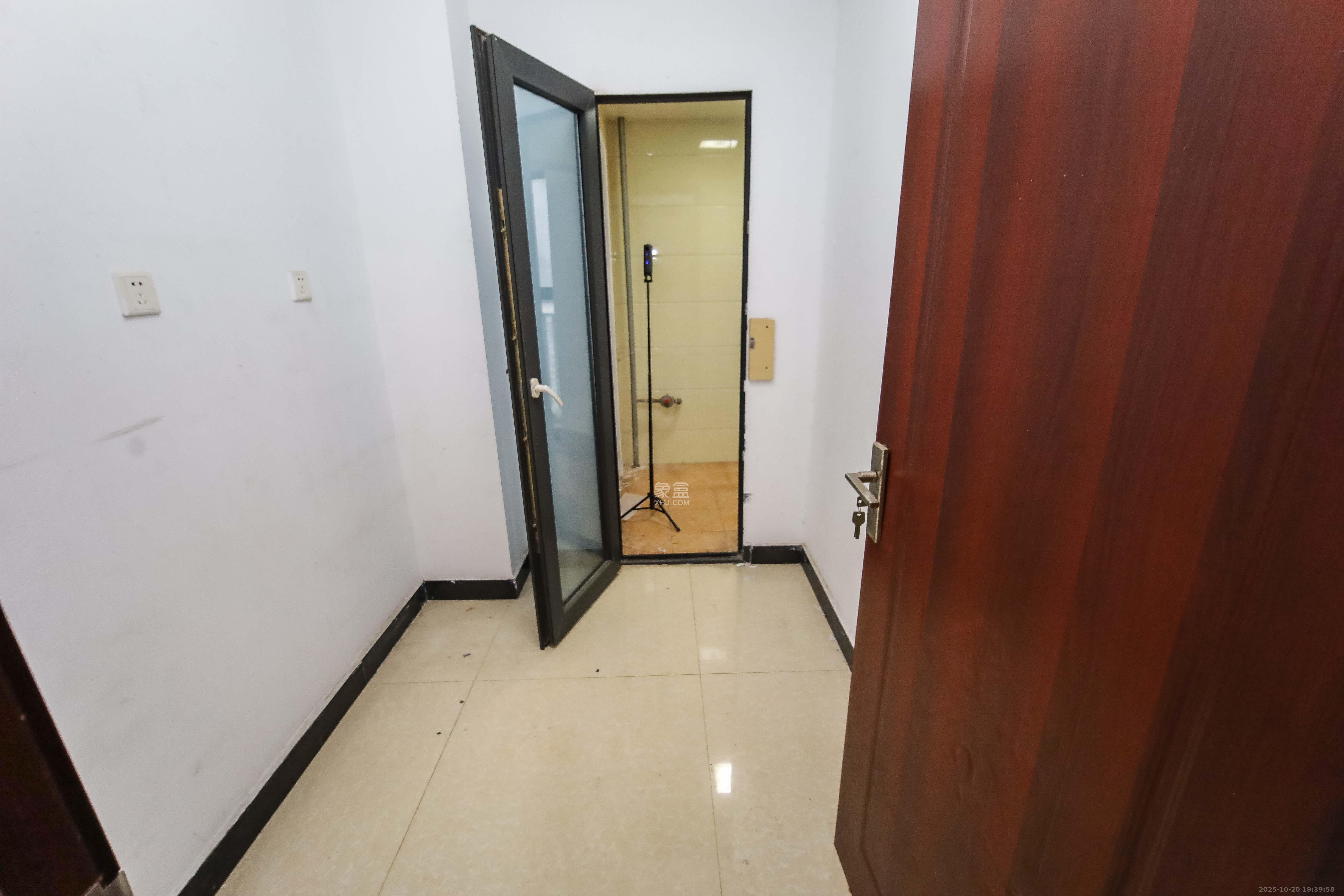 华城广场  2室2厅1卫    72.0万厨房