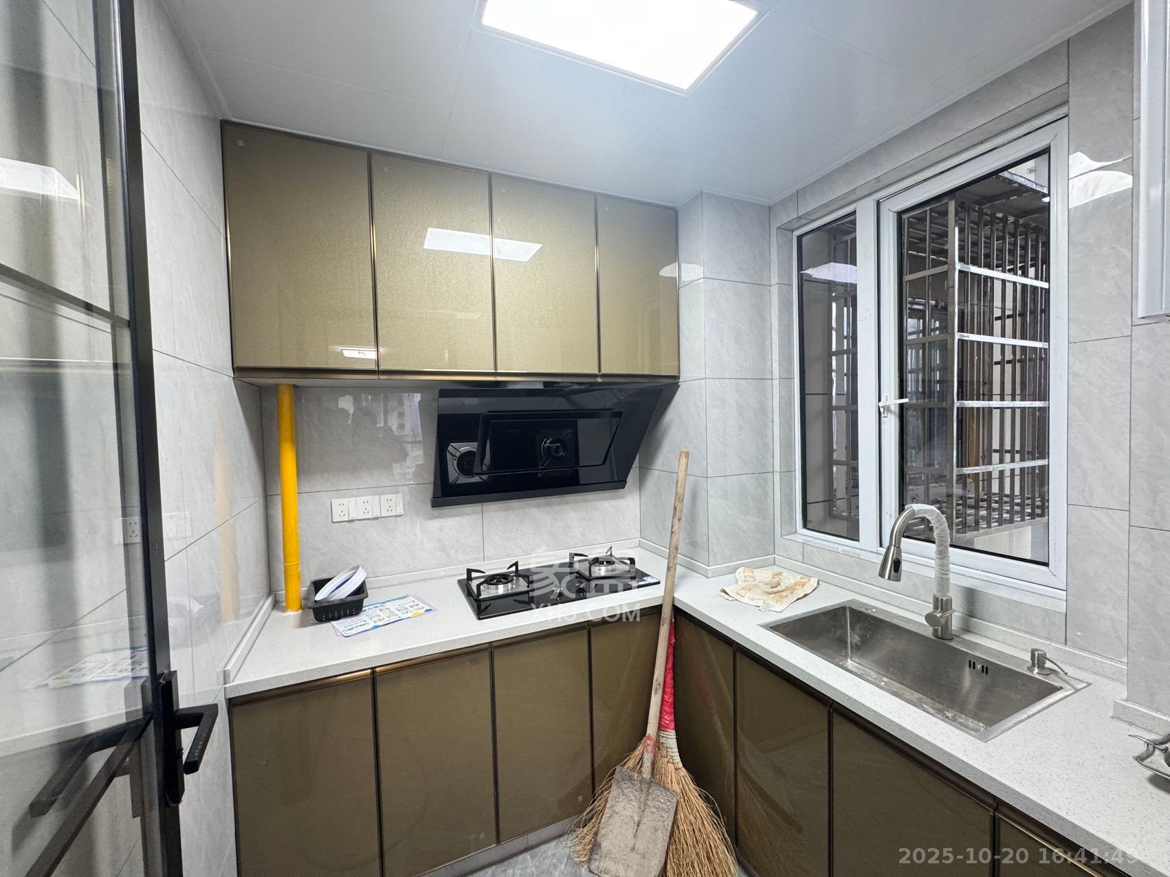 和景家园二期  2室2厅1卫    1800.0元/月室内图