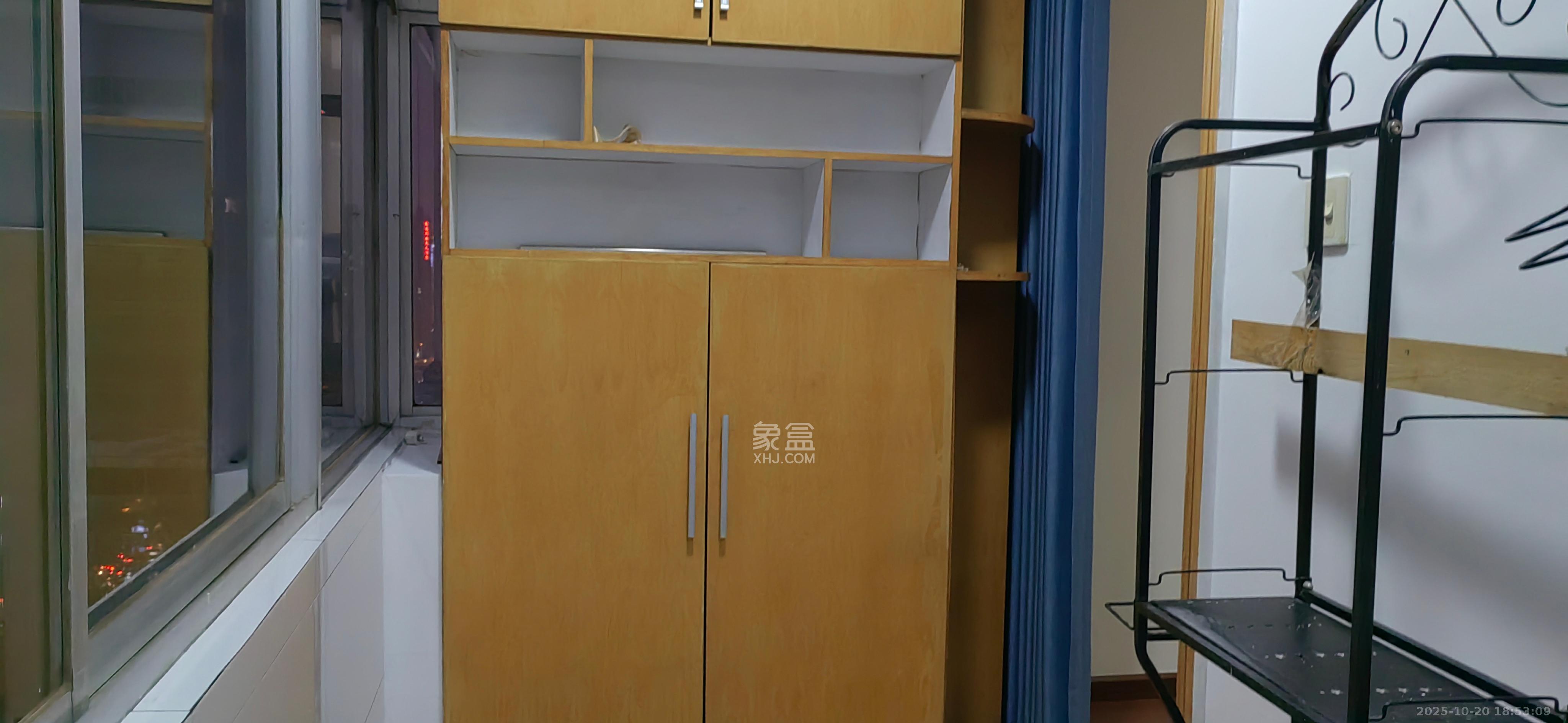 雄踞都市东家 3室2厅2卫 3000.0元/月 雄踞都市东家 3室2厅2卫 3000.0元/月室内图