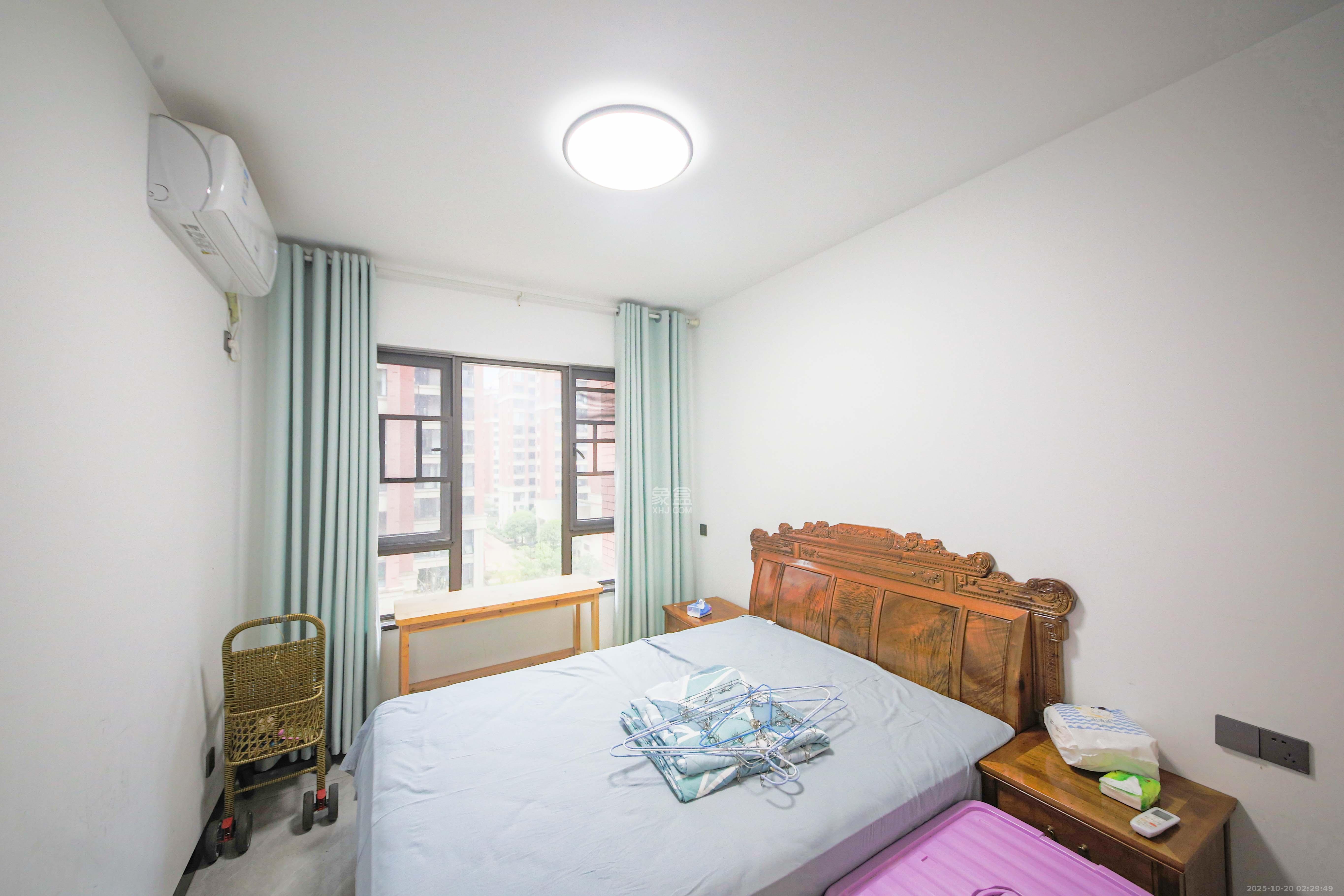 香缇雅苑（鑫远翡丽郡二期）  4室2厅2卫    220.0万卧室