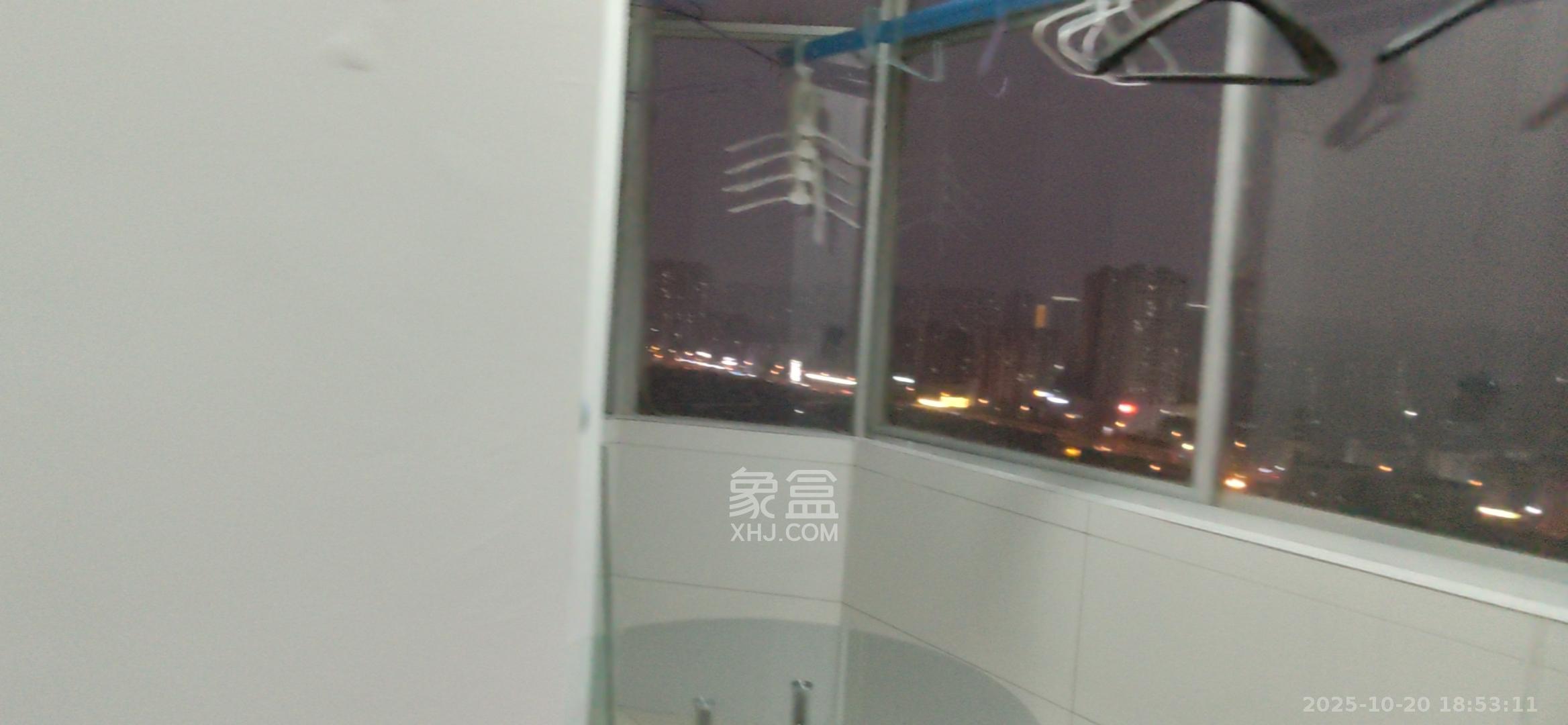 雄踞都市东家 3室2厅2卫 3000.0元/月 雄踞都市东家 3室2厅2卫 3000.0元/月室内图