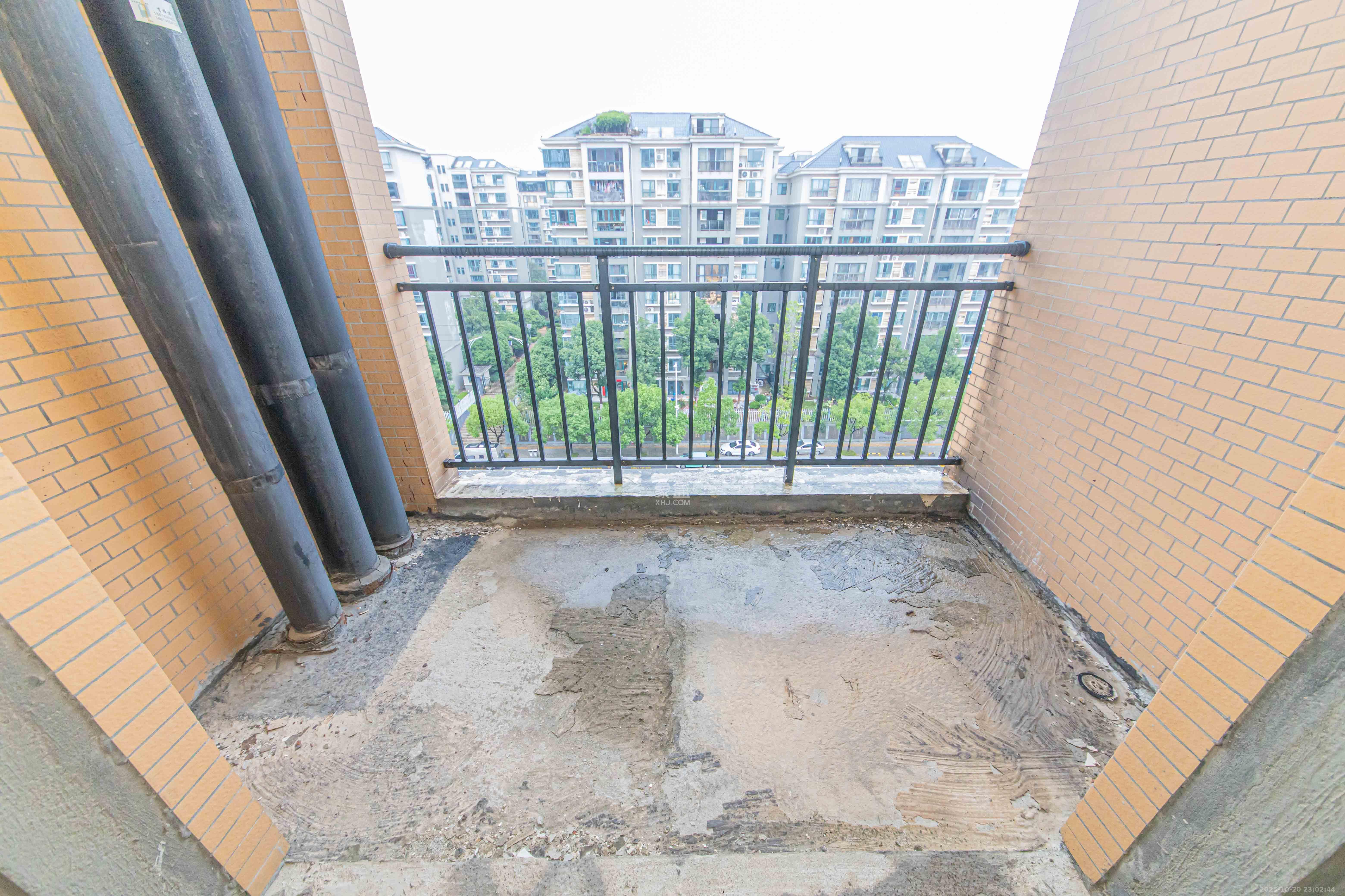 润江榕园  4室2厅2卫    243.0万阳台