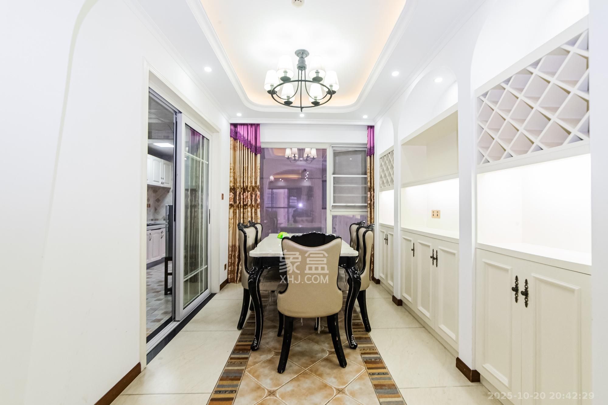 北辰三角洲D2区  4室2厅2卫    185.0万 北辰三角洲D2区  4室2厅2卫    185.0万客厅