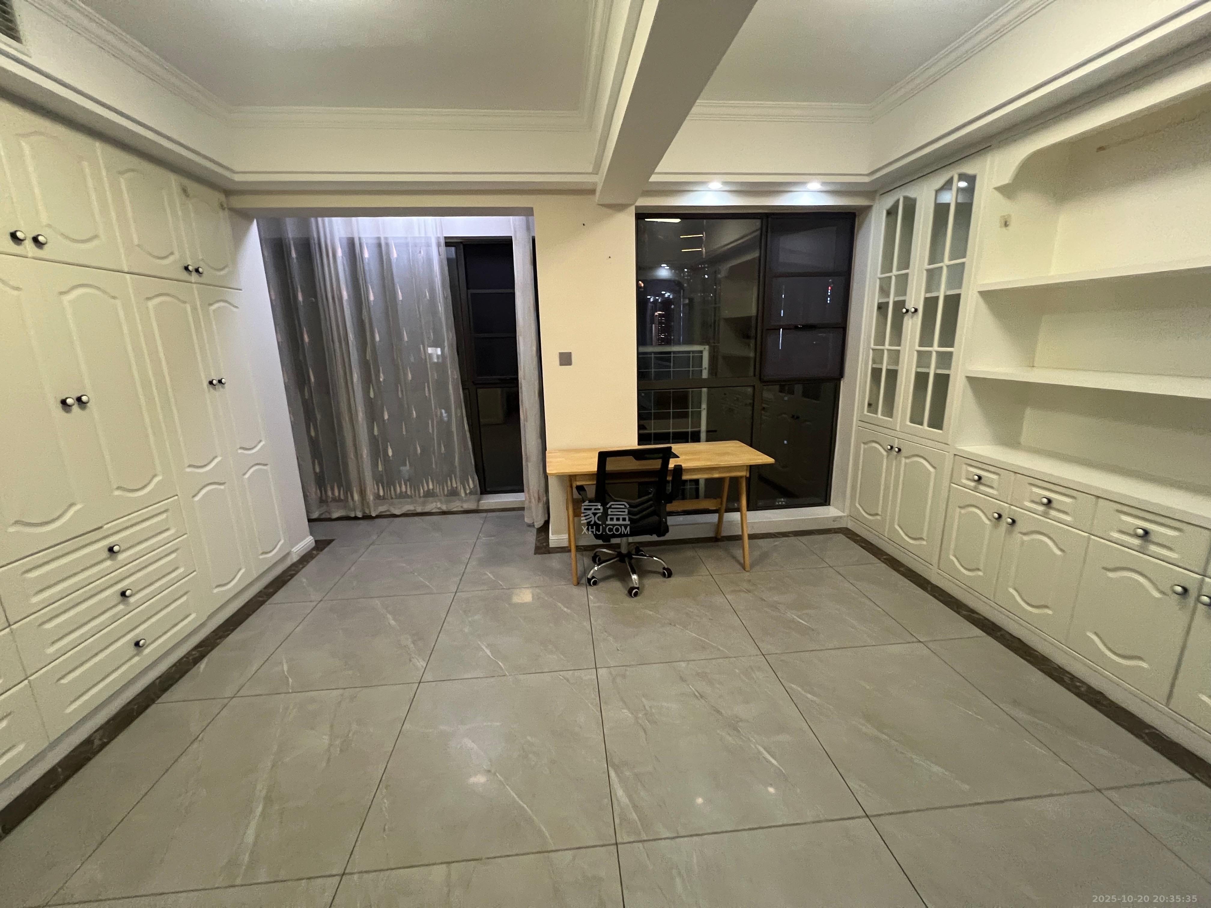 世茂铂翠湾二期  3室2厅2卫    3800.0元/月 世茂铂翠湾二期  3室2厅2卫    3800.0元/月室内图