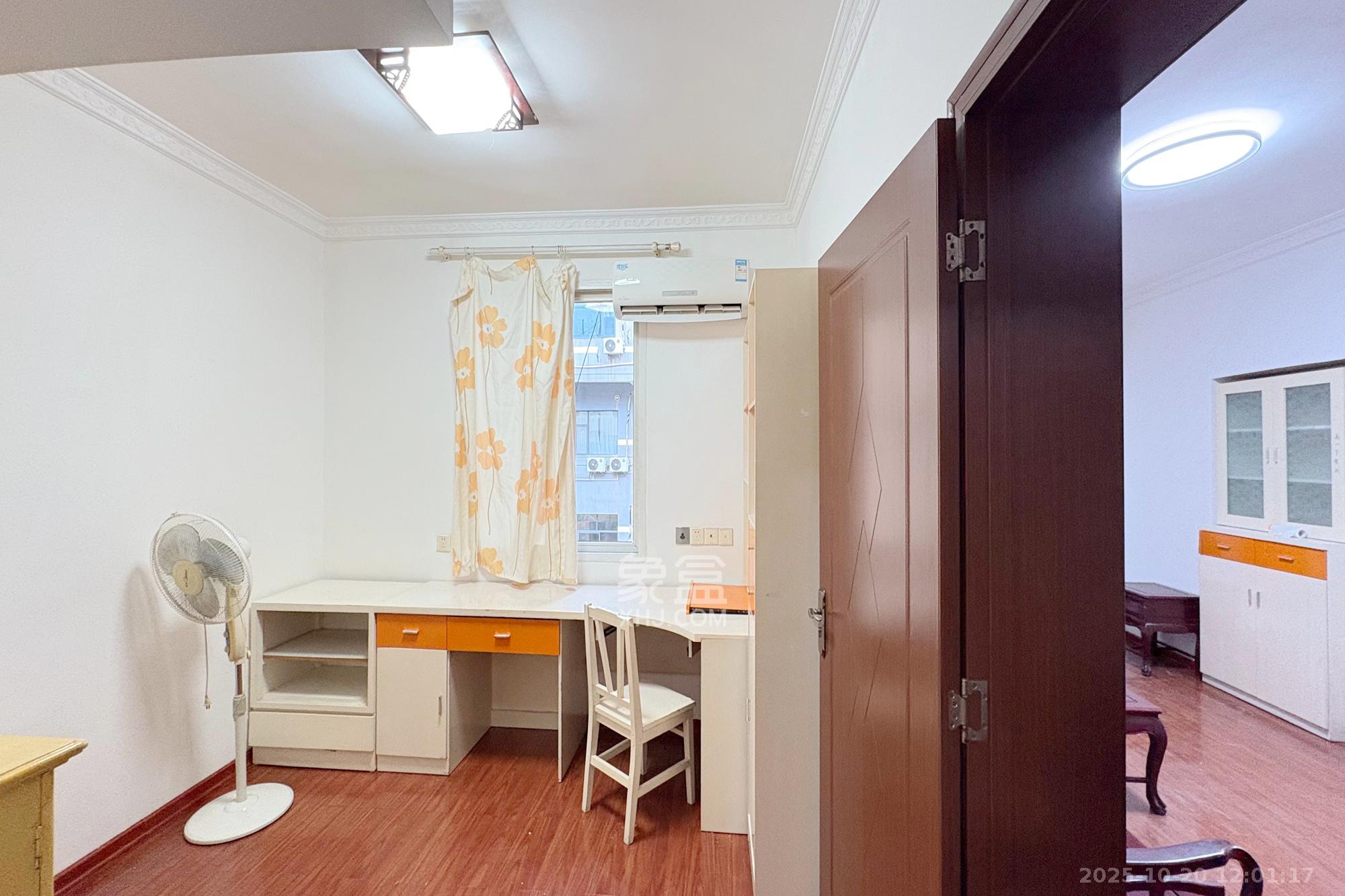 劳动服务宿舍  3室1厅1卫    65.0万其他