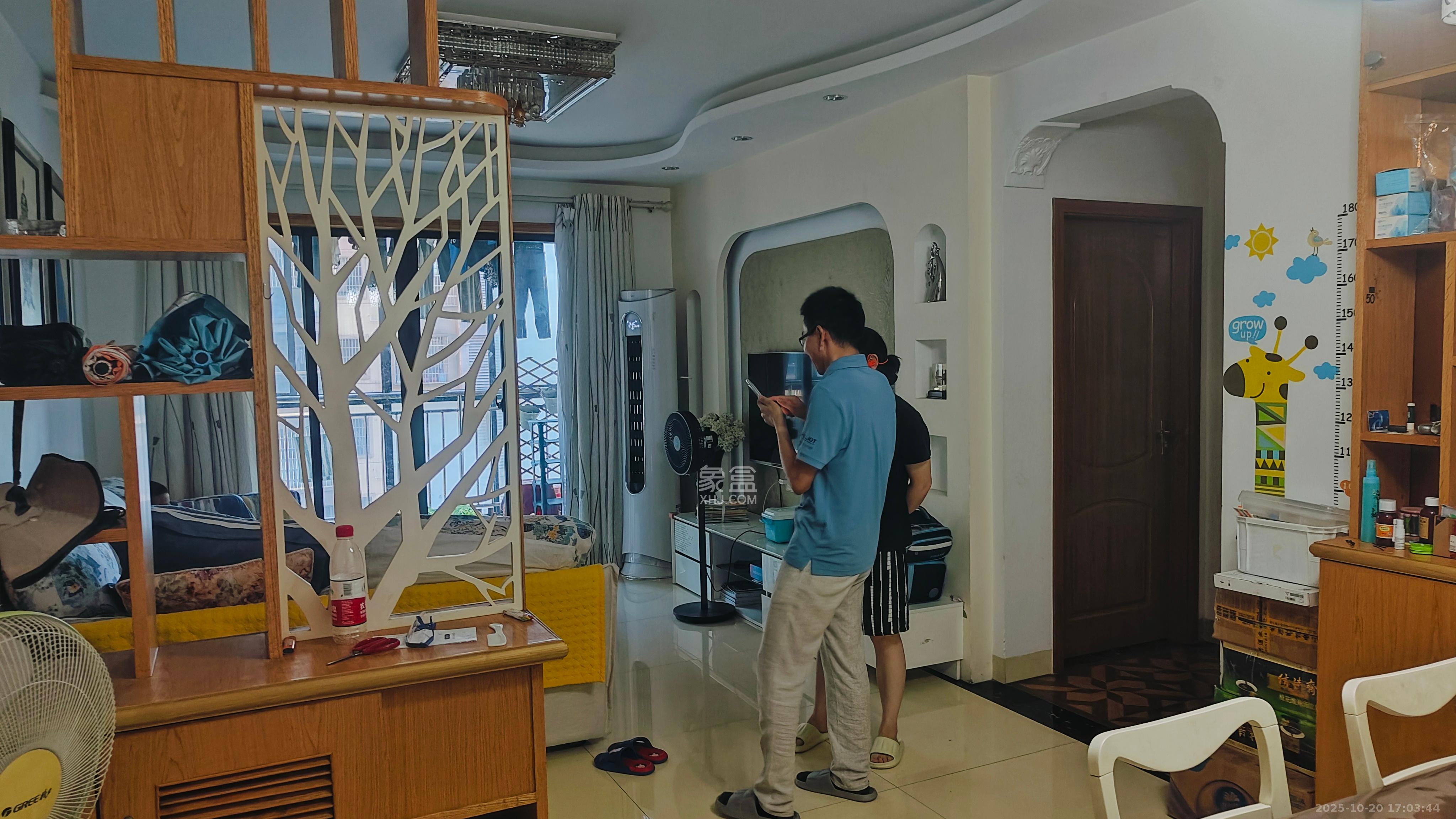 保利花园  2室2厅1卫    2400.0元/月 保利花园  2室2厅1卫    2400.0元/月室内图