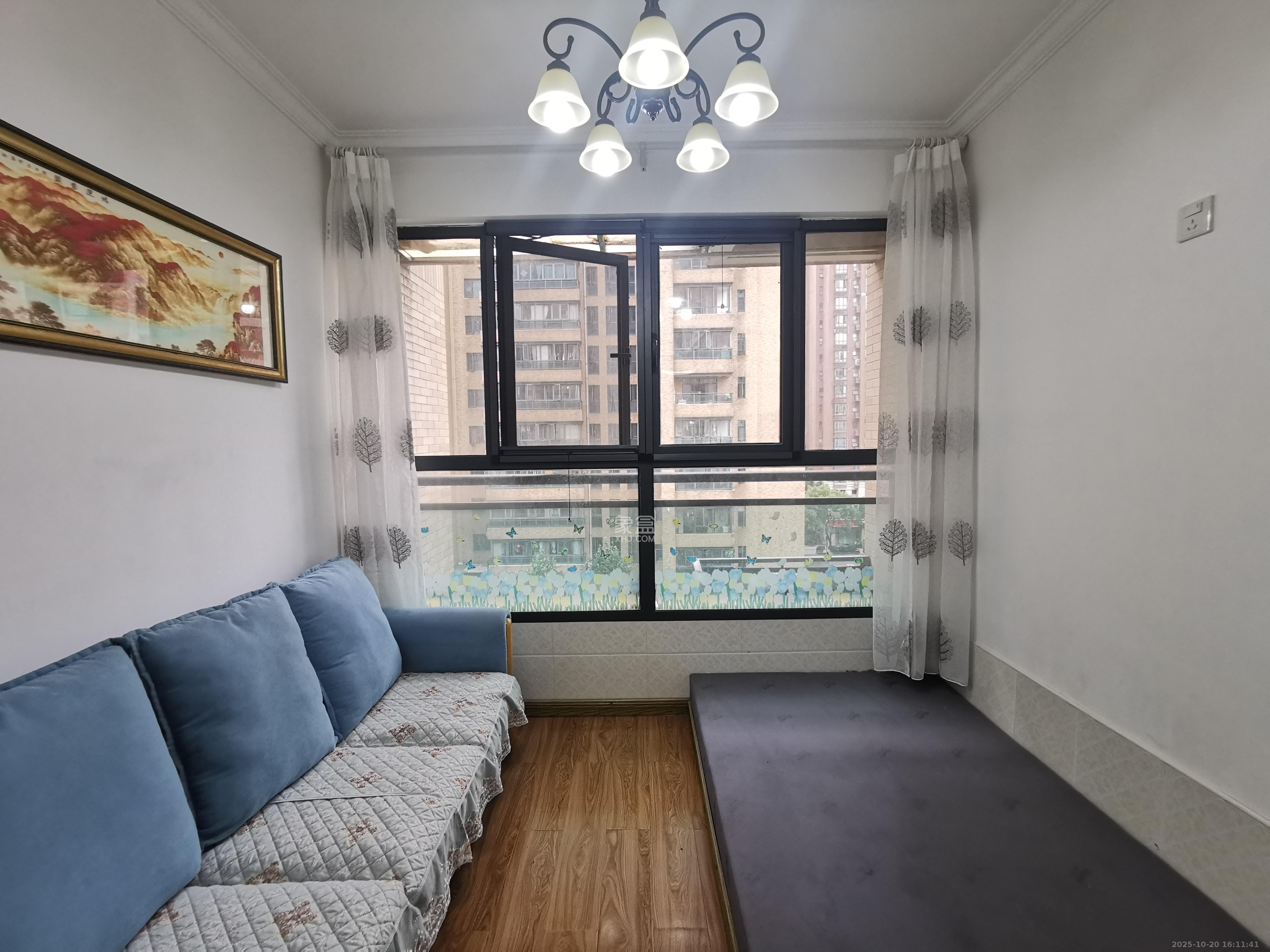 湘府9号  2室1厅1卫    2100.0元/月室内图