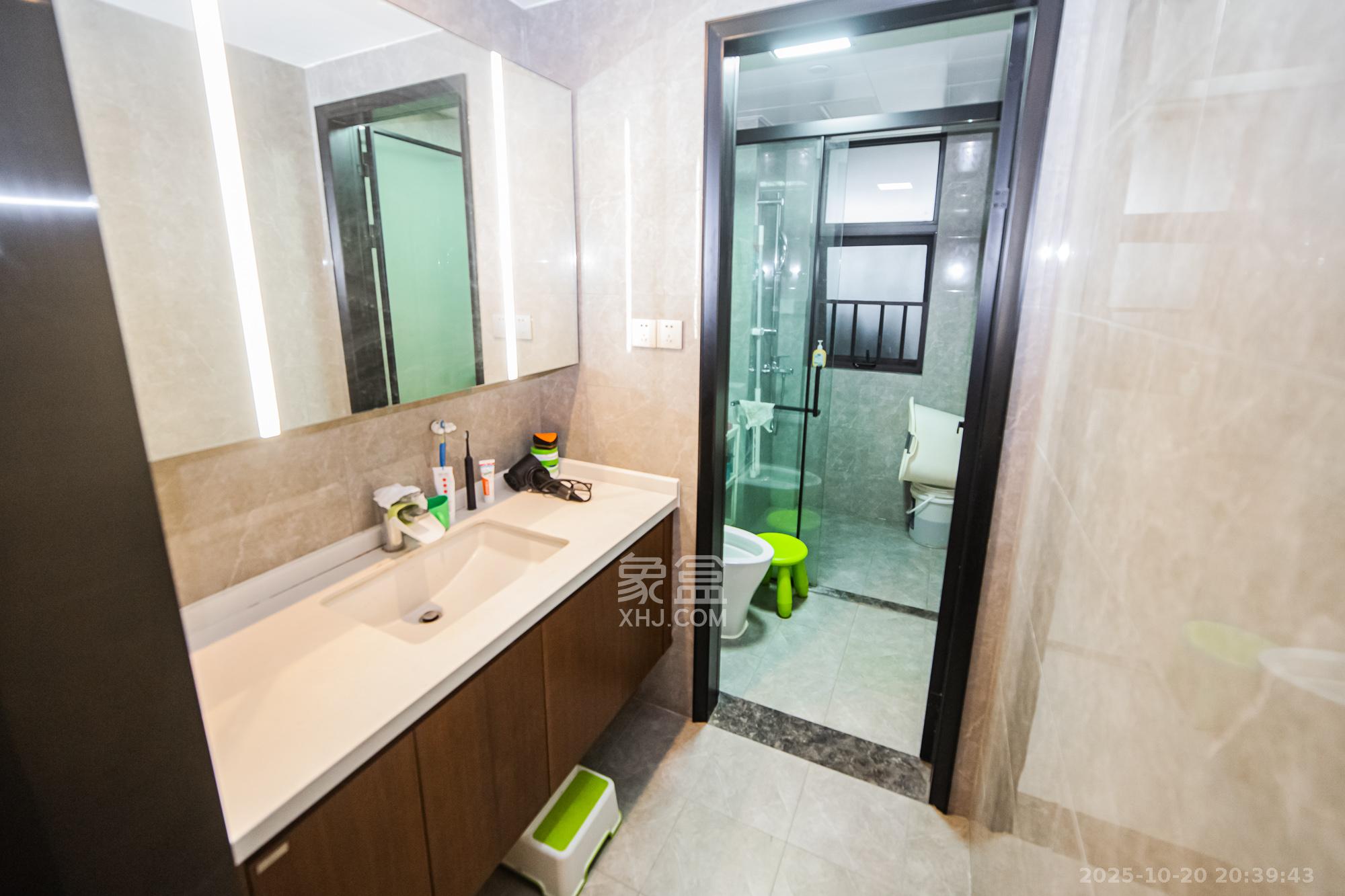 北辰瀚江府  4室2厅2卫    340.0万卫生间