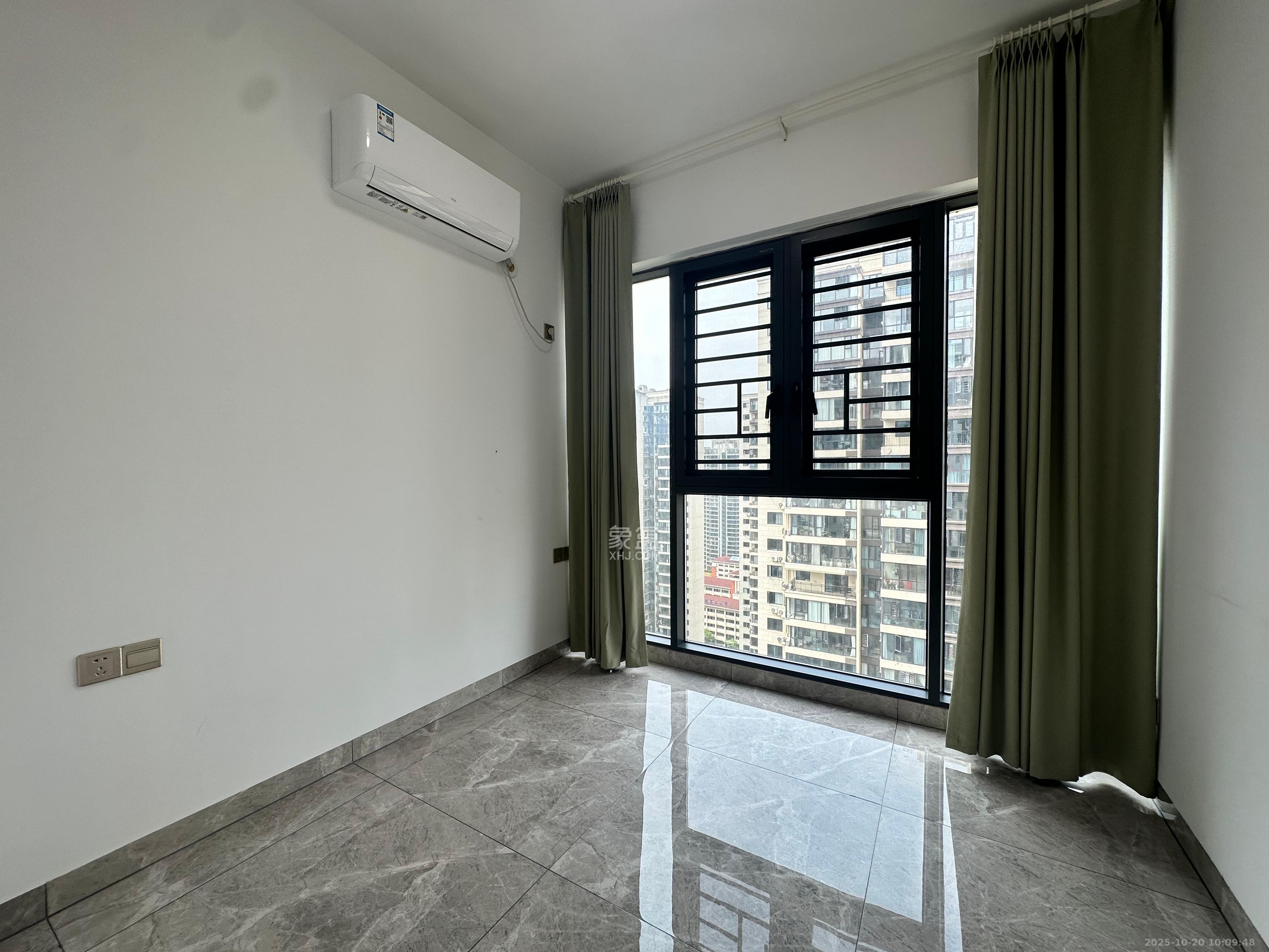 新华联梦想城  4室2厅2卫    2400.0元/月 新华联梦想城  4室2厅2卫    2400.0元/月室内图