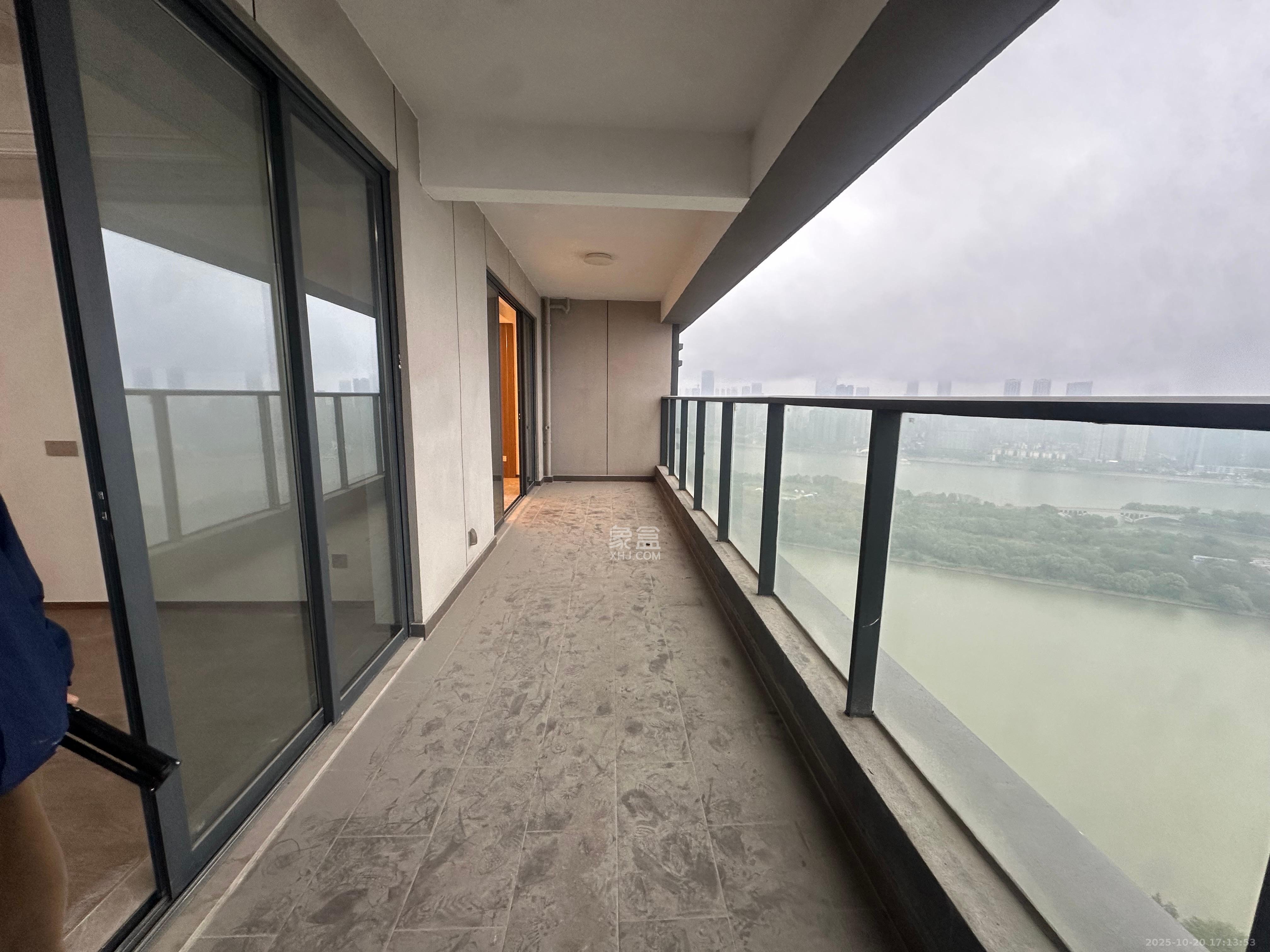 江山印  4室1厅2卫    11000.0元/月室内图