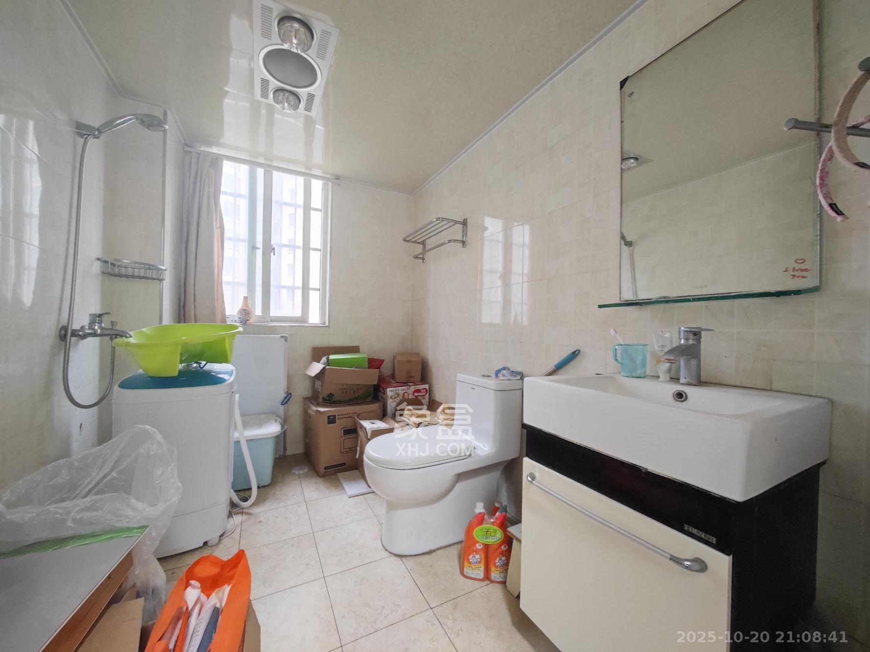 佳天名苑  3室2厅2卫    88.0万卫生间