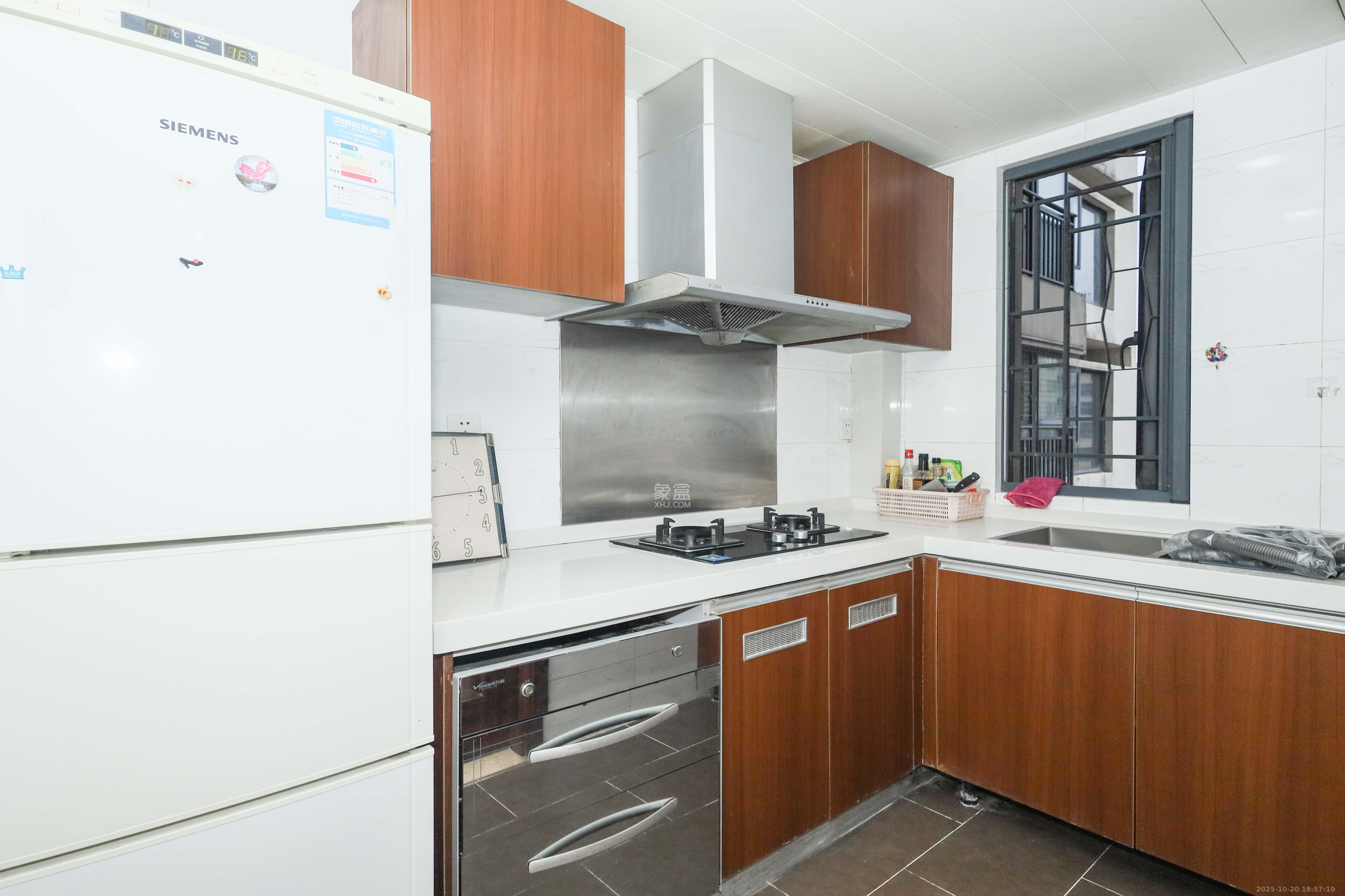 万科城市花园  3室2厅2卫    90.0万 万科城市花园  3室2厅2卫    90.0万厨房