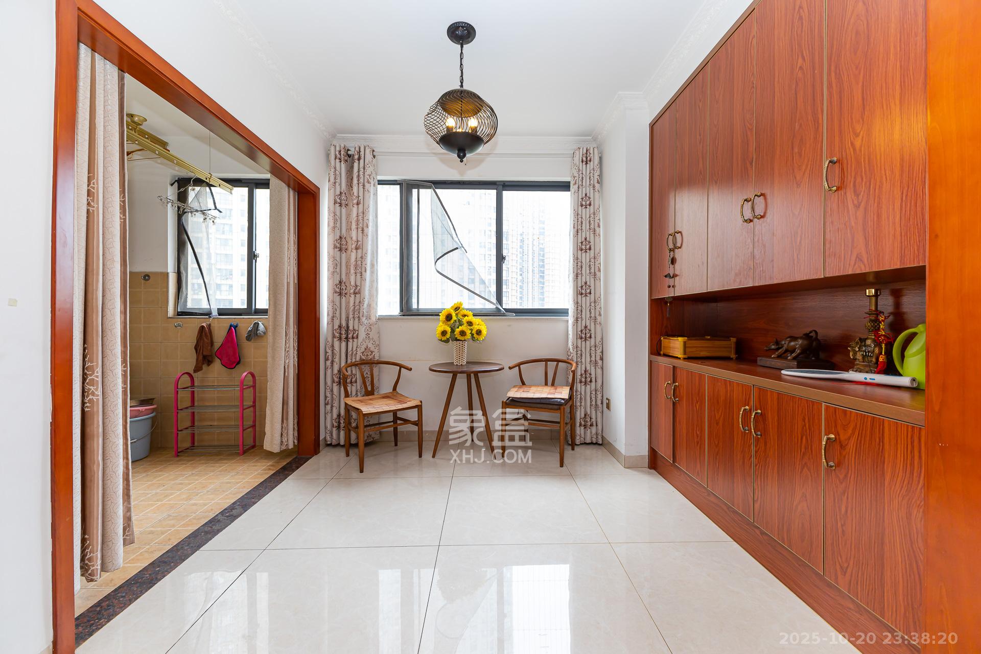 明发国际城  2室2厅1卫    65.8万阳台