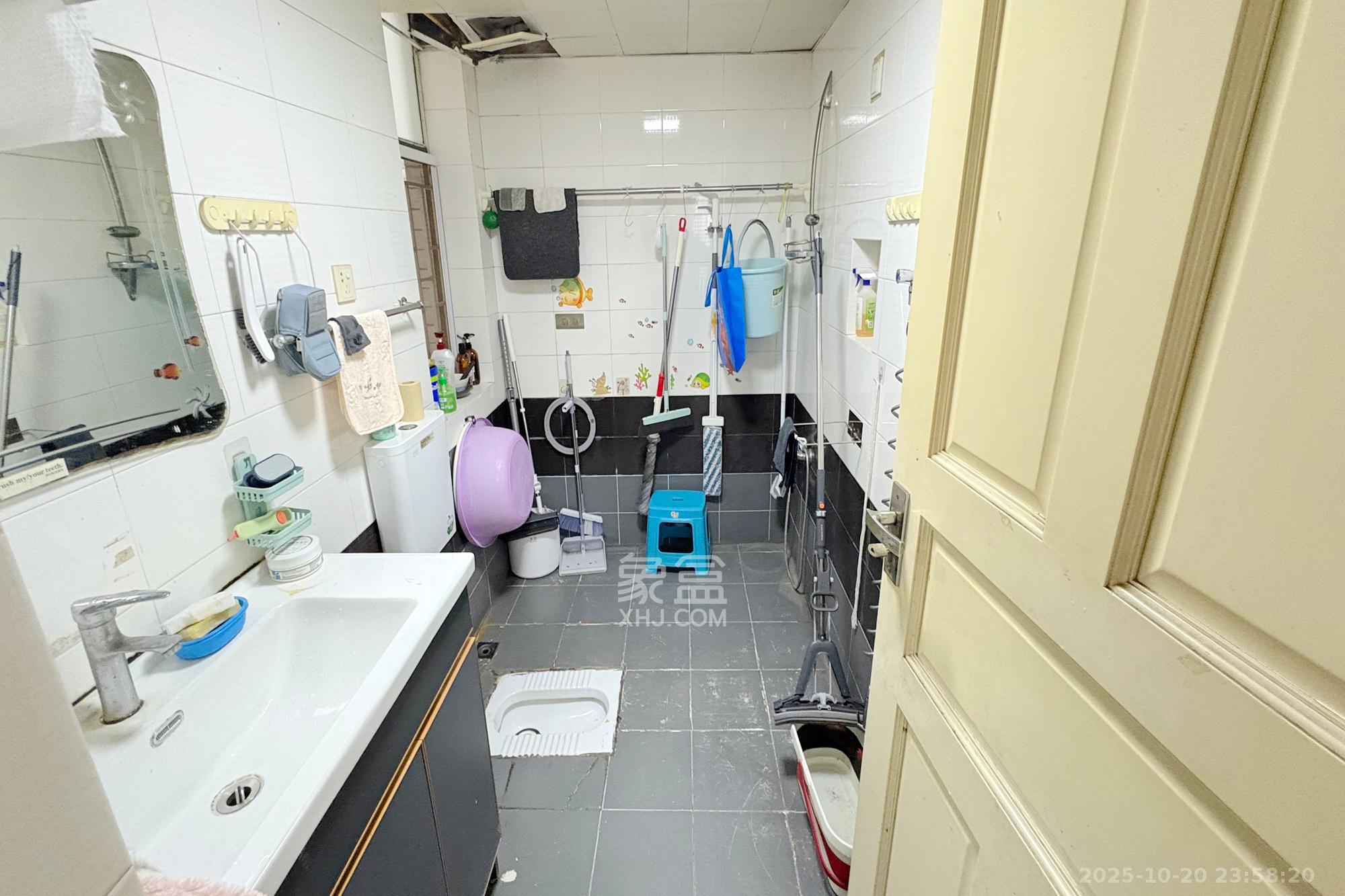 王府花园  3室2厅2卫    128.0万卫生间