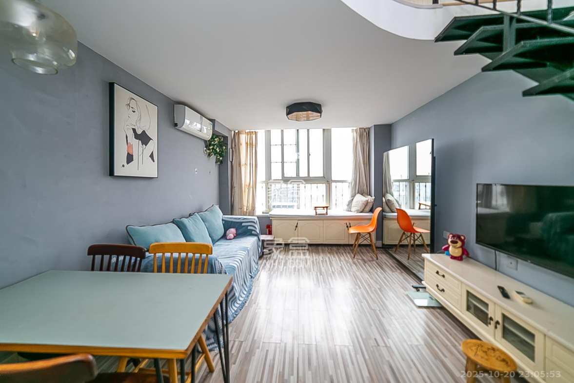 他城(天鸿时代公寓) 2室1厅1卫 36.0万 他城(天鸿时代公寓) 2室1厅1卫 36.0万客厅