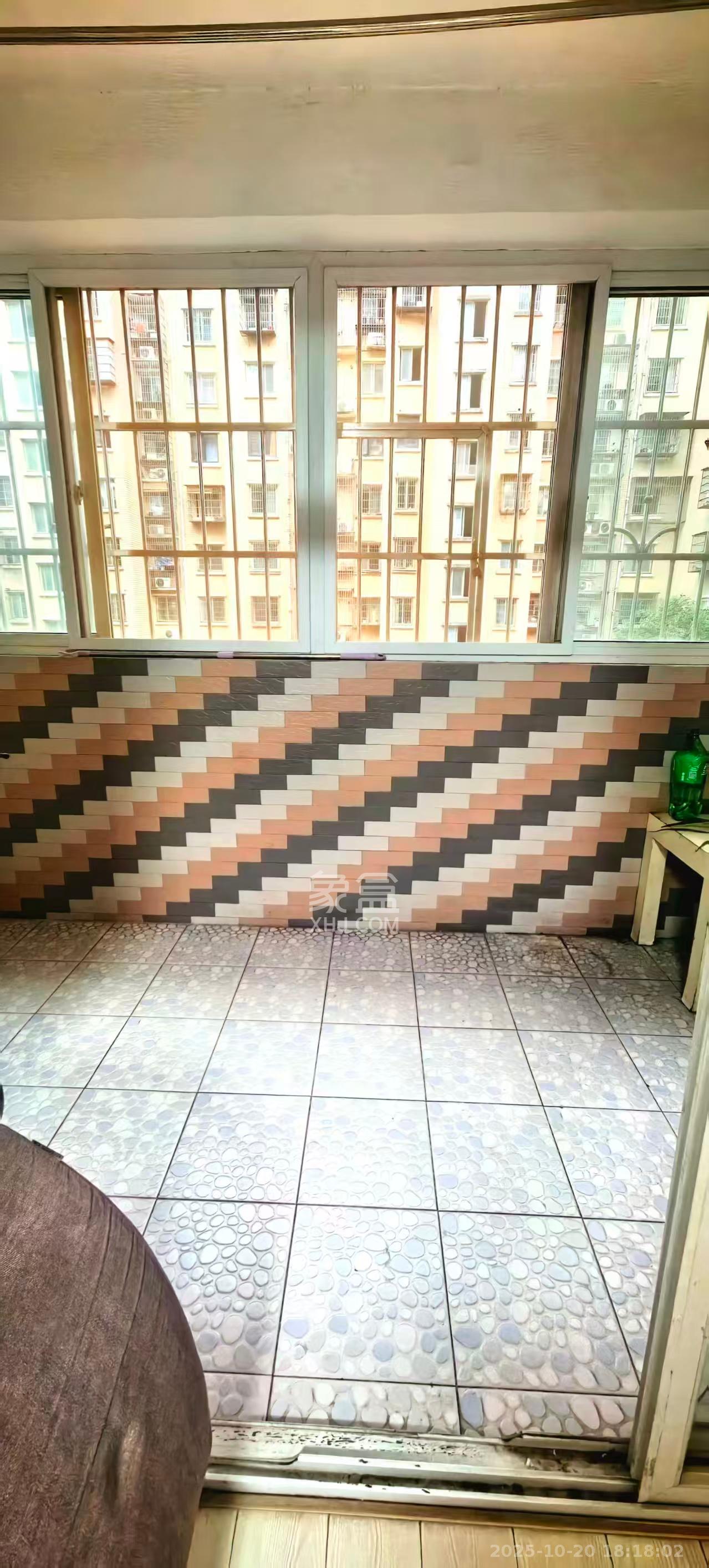 海利科院佳园  3室2厅2卫    2400.0元/月室内图