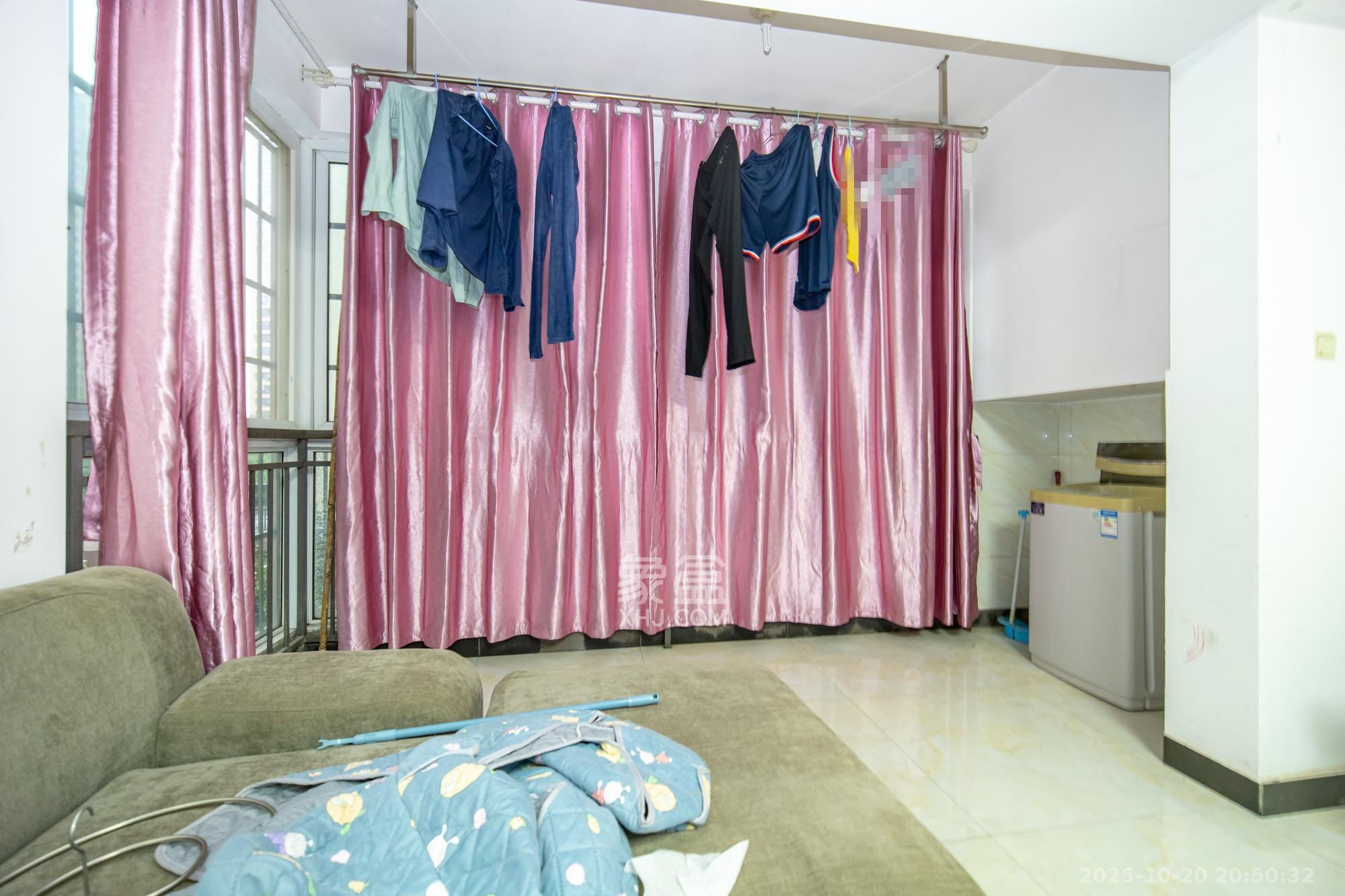 楚天世纪城东苑  3室2厅1卫    43.0万阳台