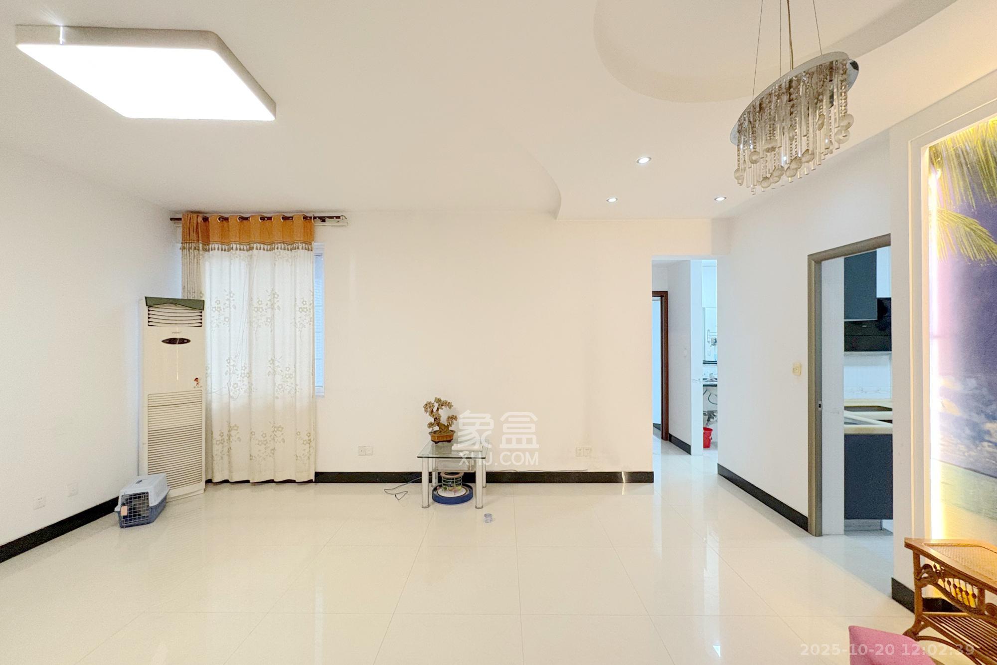 天心华庭 3室2厅1卫 100.0万 天心华庭 3室2厅1卫 100.0万客厅