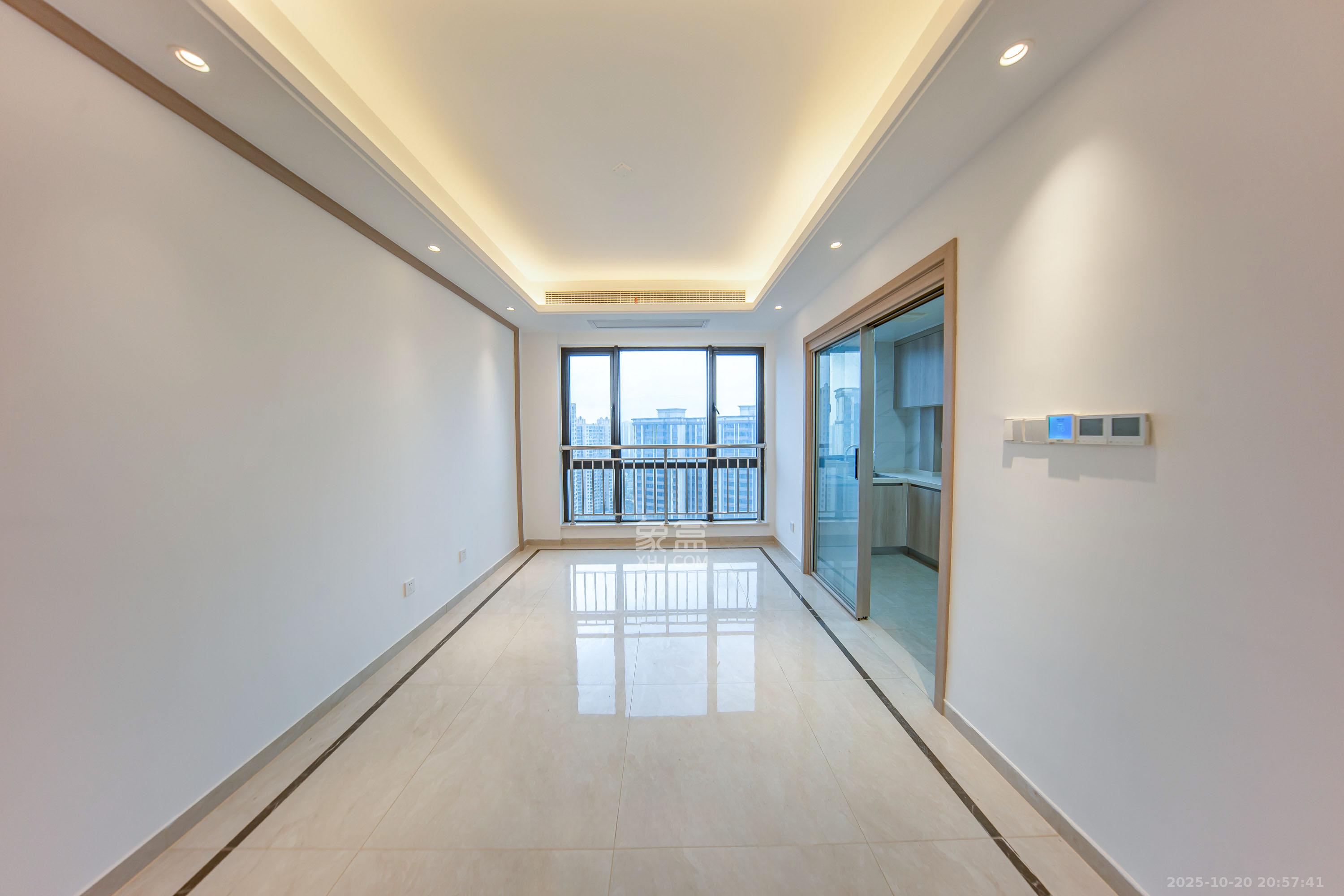 建投象山国际  4室2厅2卫    180.0万客厅