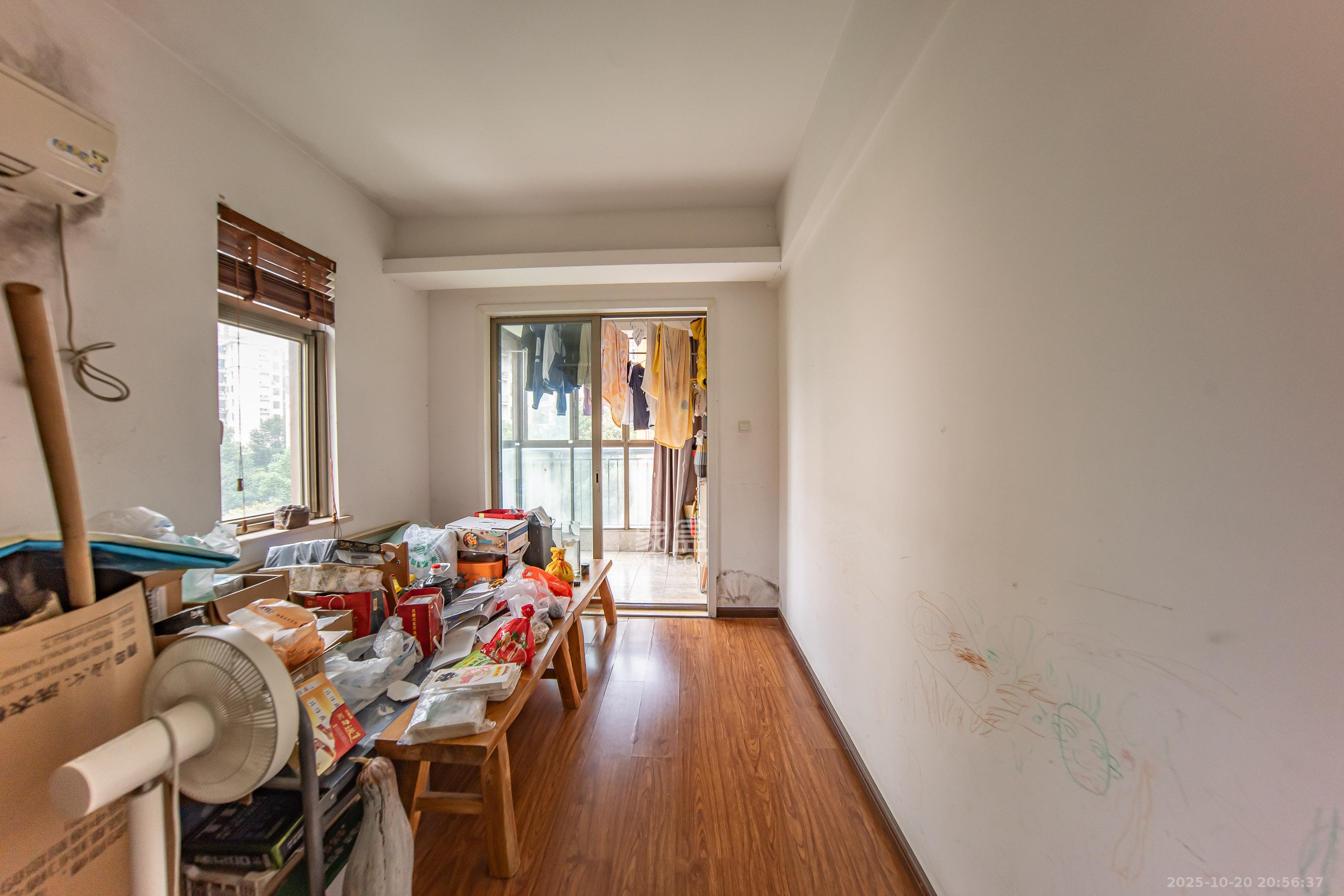 米兰春天 1室0厅0卫 82.0万 米兰春天 1室0厅0卫 82.0万卧室