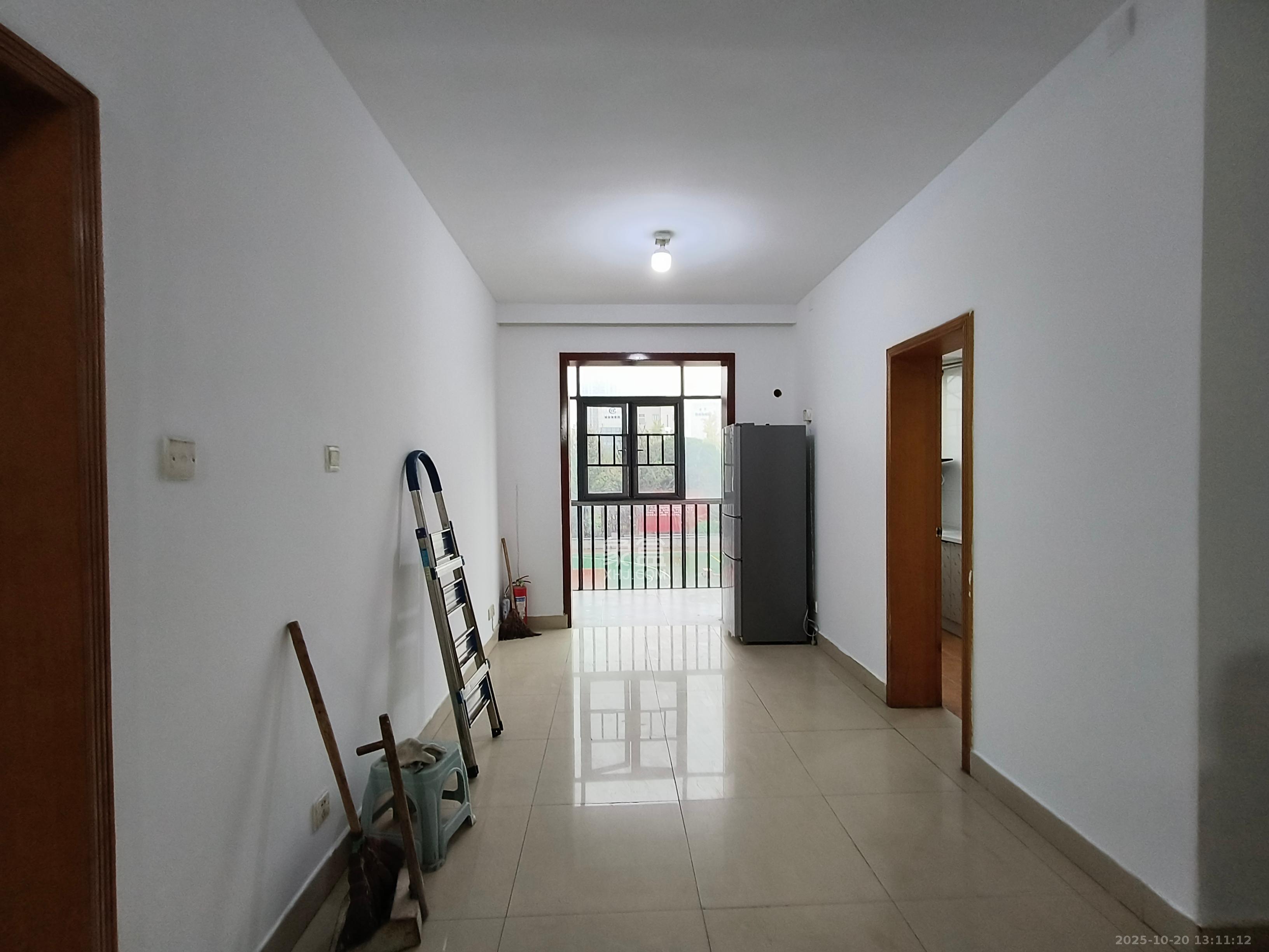 国储五七九  3室2厅2卫    1300.0元/月室内图