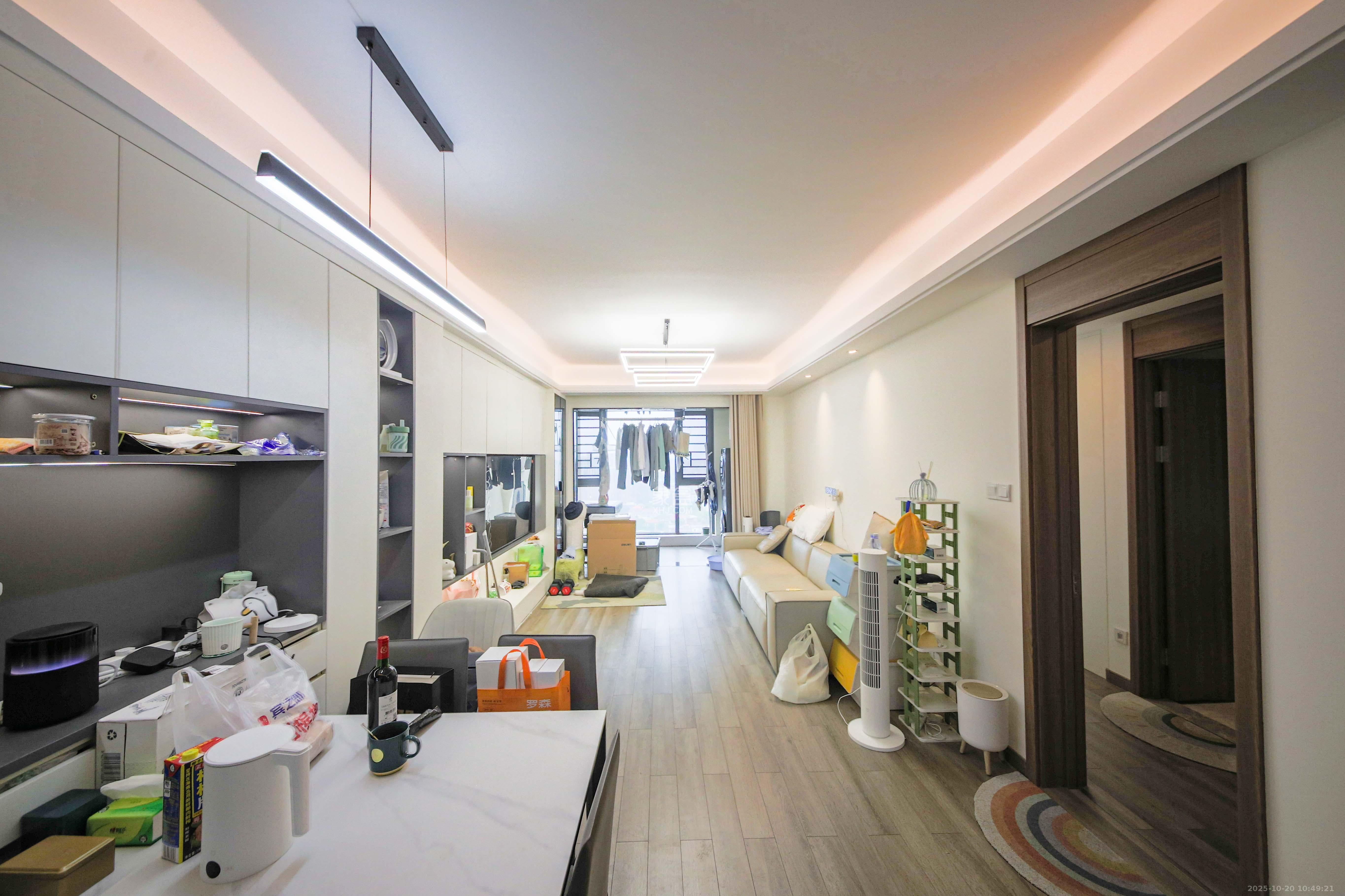 弘阳时光里  3室2厅2卫    135.0万客厅