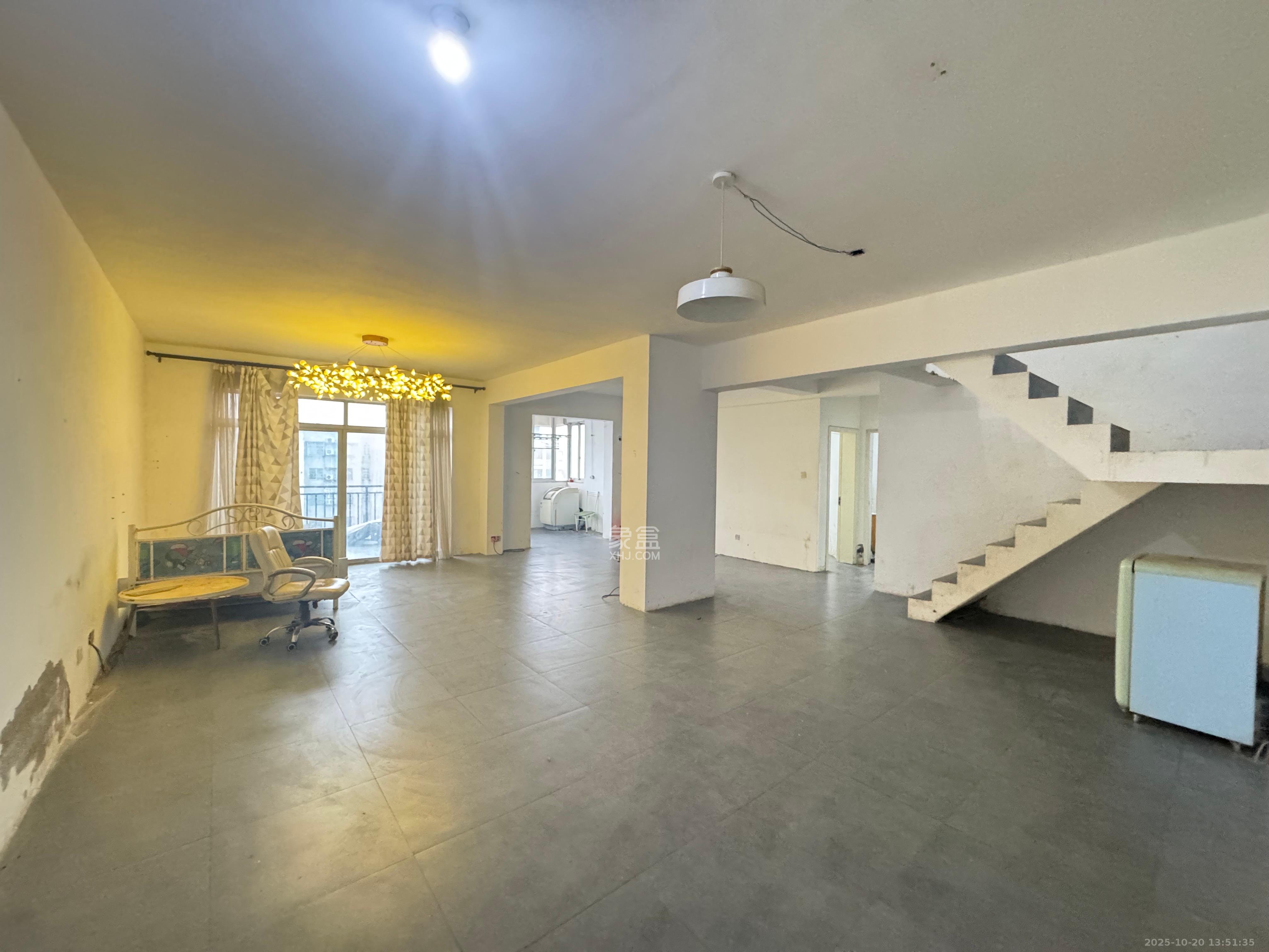 白沙湾嘉园  4室2厅2卫    3000.0元/月 白沙湾嘉园  4室2厅2卫    3000.0元/月室内图