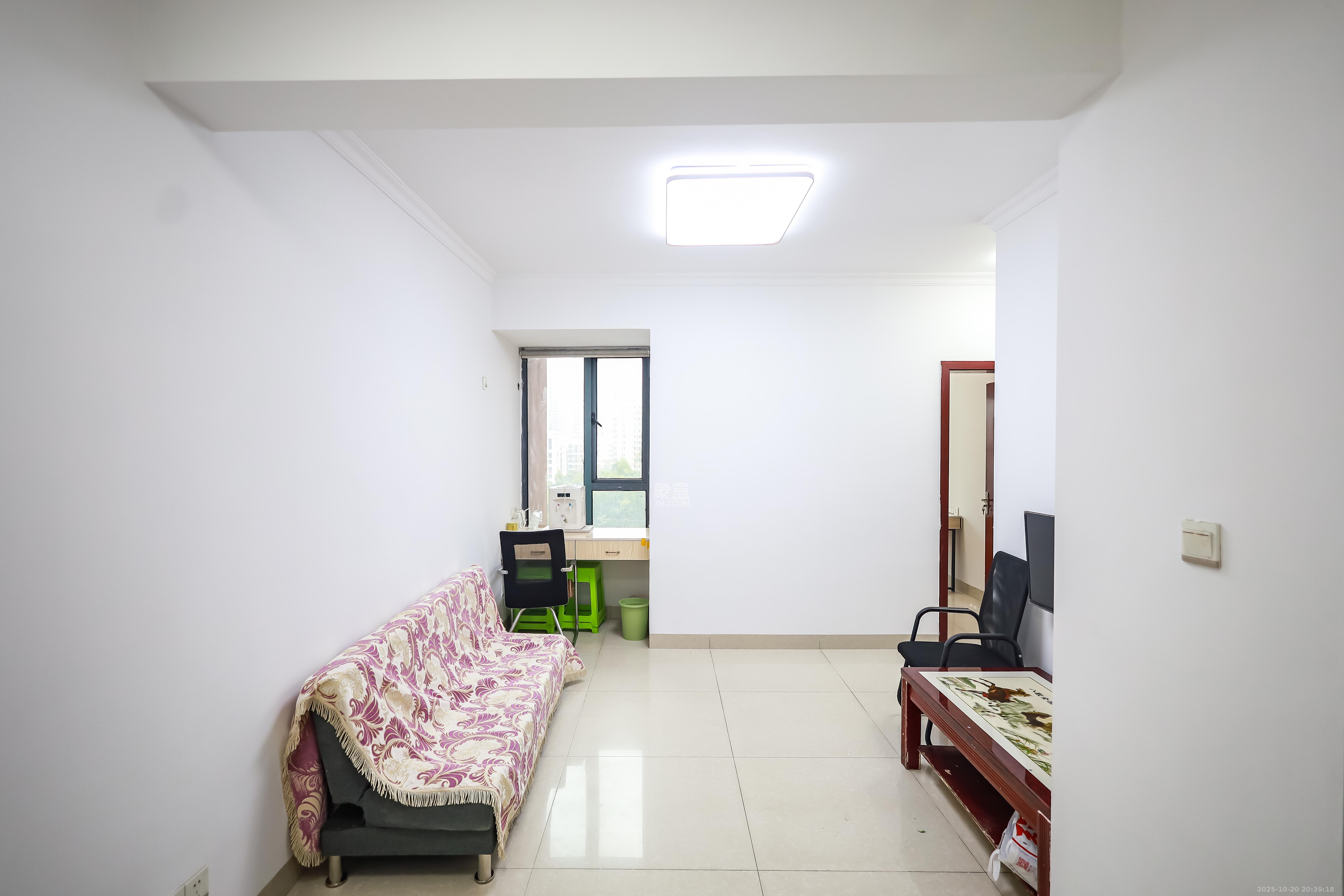 荣盛花语馨苑 2室2厅1卫 45.0万 荣盛花语馨苑 2室2厅1卫 45.0万客厅