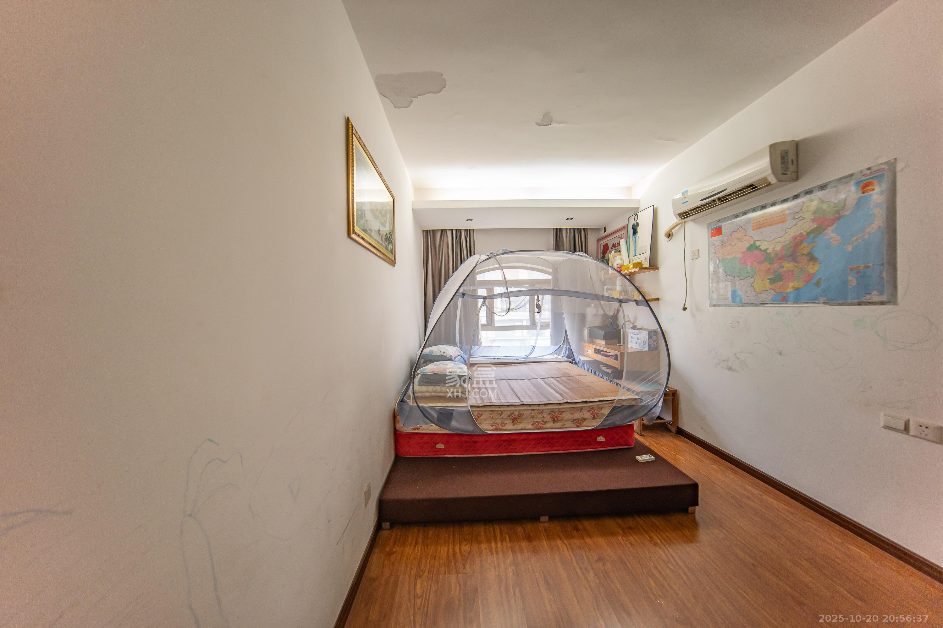 米兰春天  1室0厅0卫    82.0万卧室