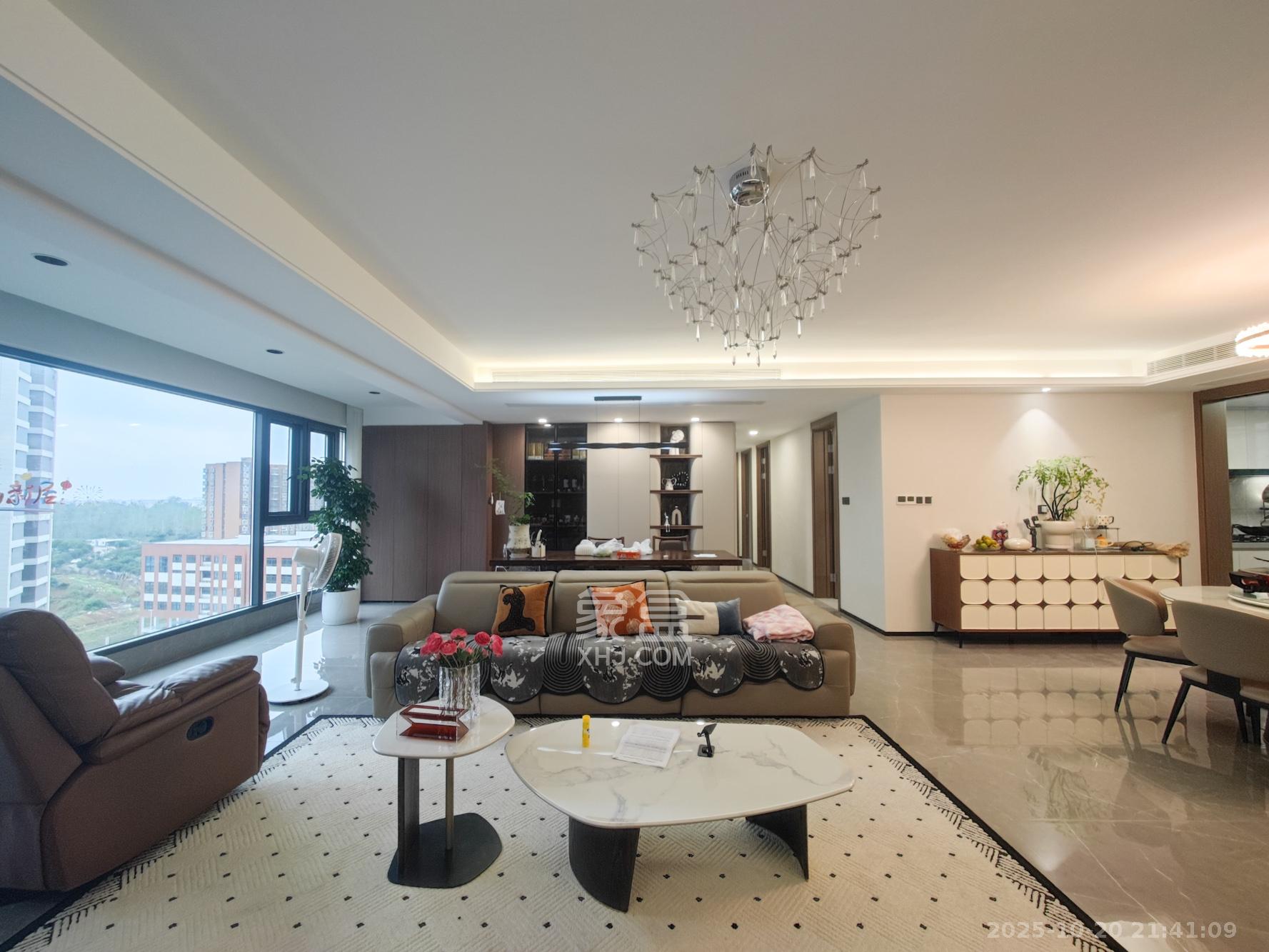 金地都会风華  4室2厅2卫    300.0万 金地都会风華  4室2厅2卫    300.0万客厅