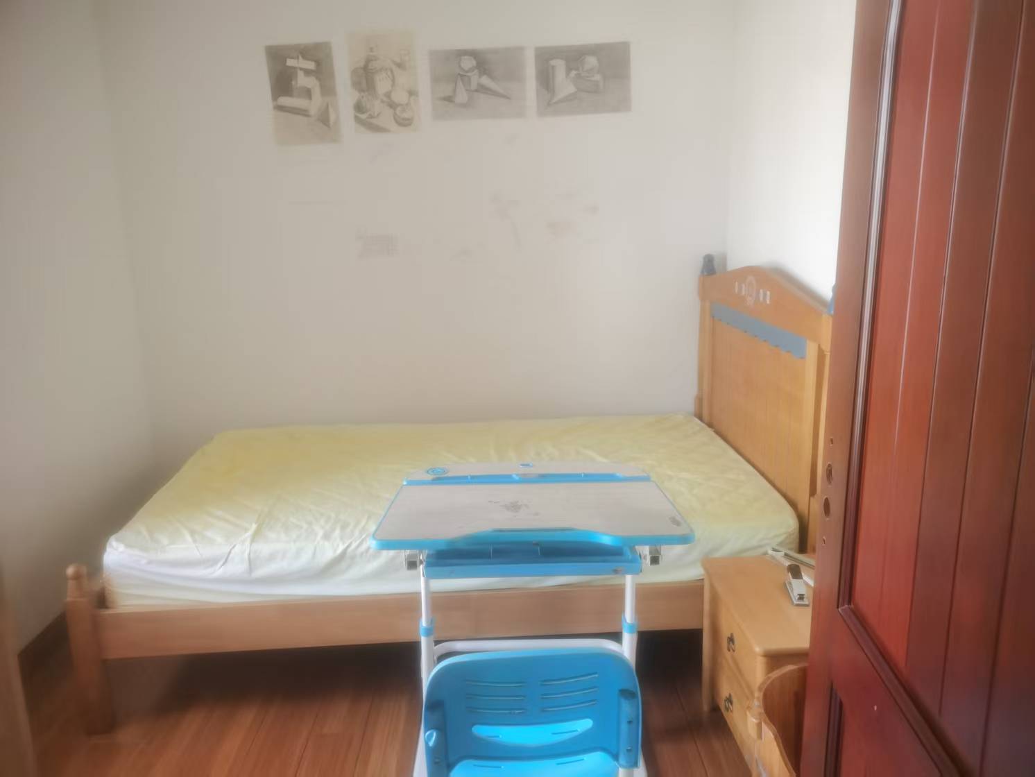 美和小区  3室2厅2卫    3500.0元/月室内图