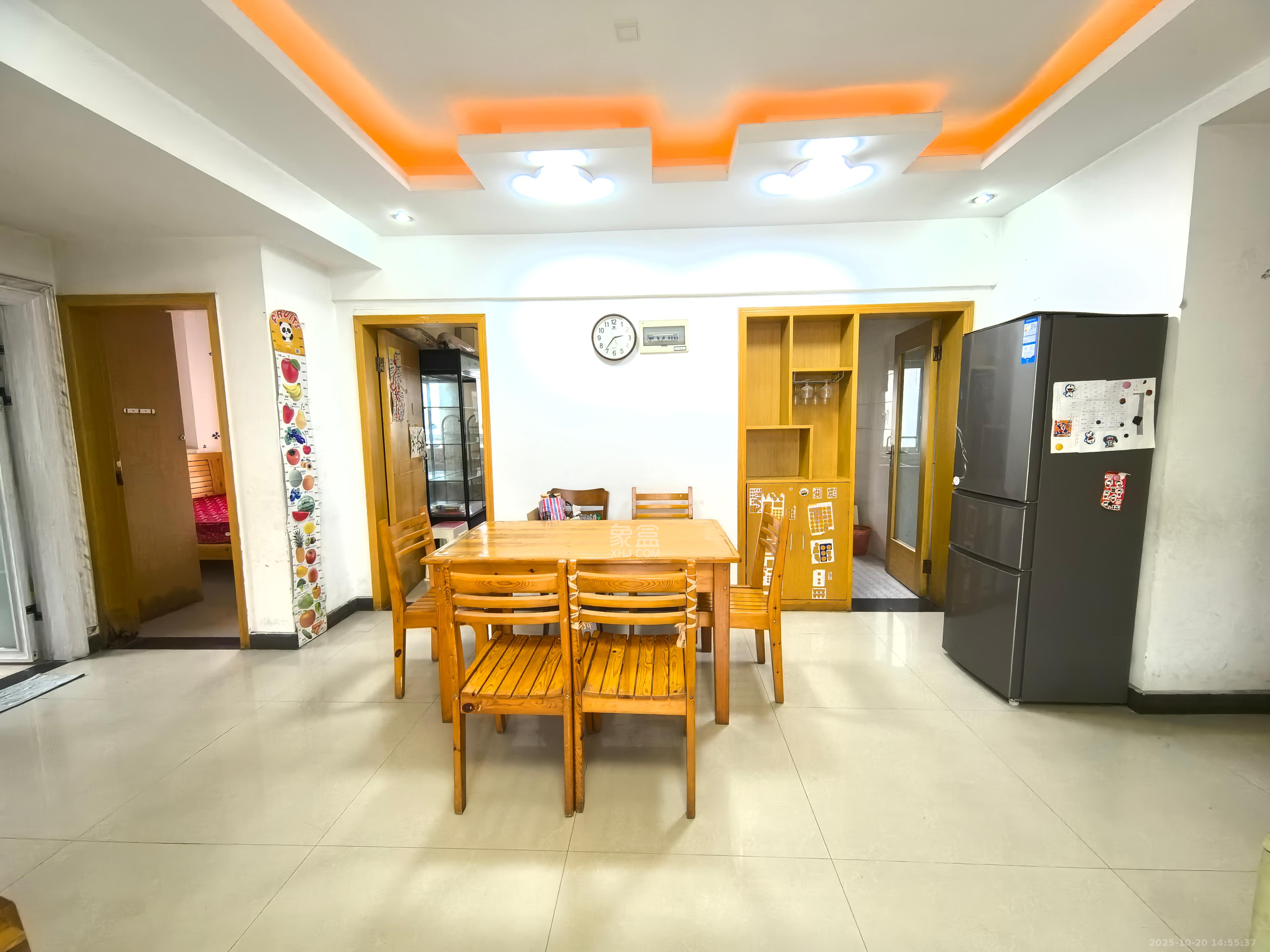 先锋水韵花都  3室2厅1卫    2300.0元/月室内图