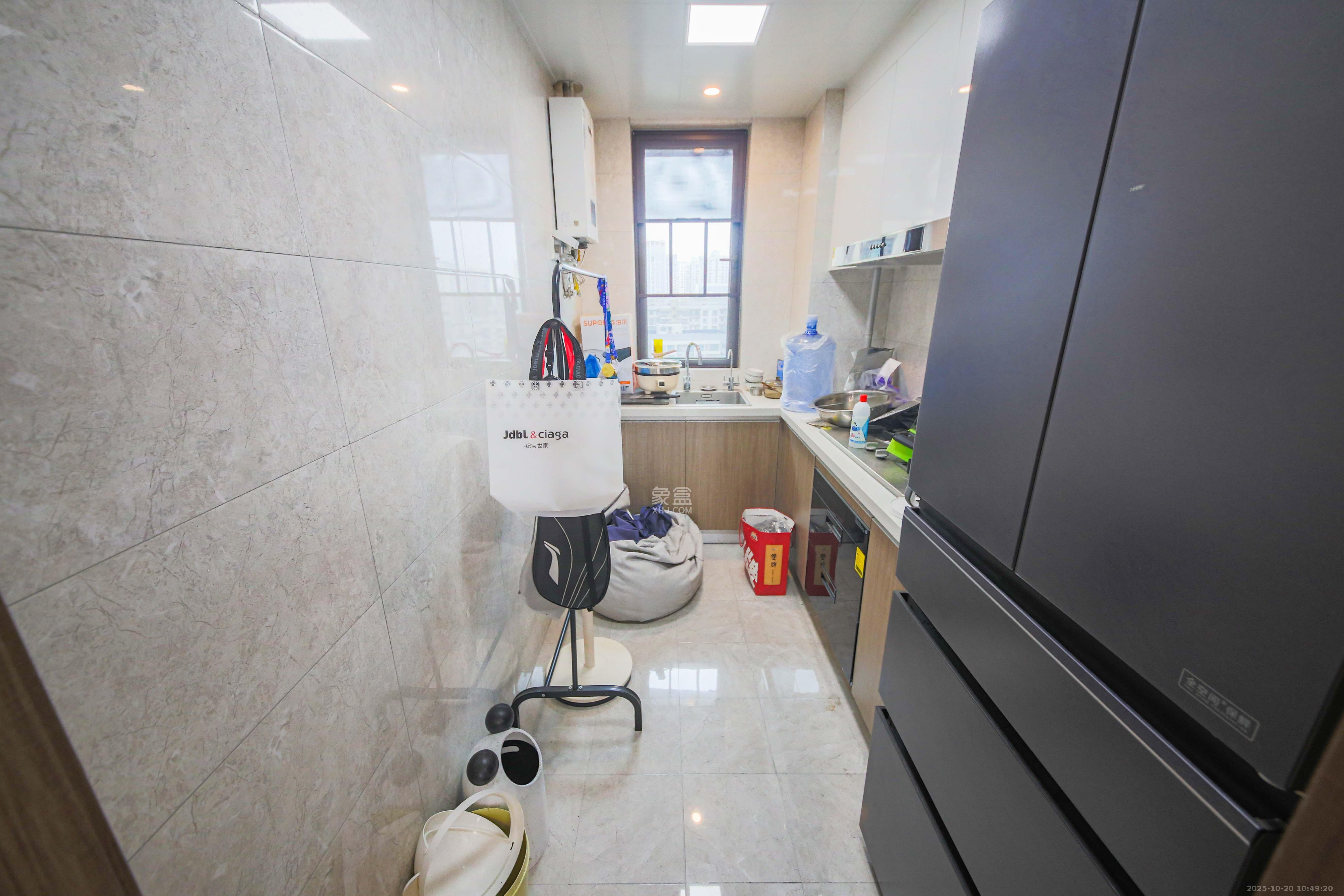 弘阳时光里  3室2厅2卫    135.0万厨房