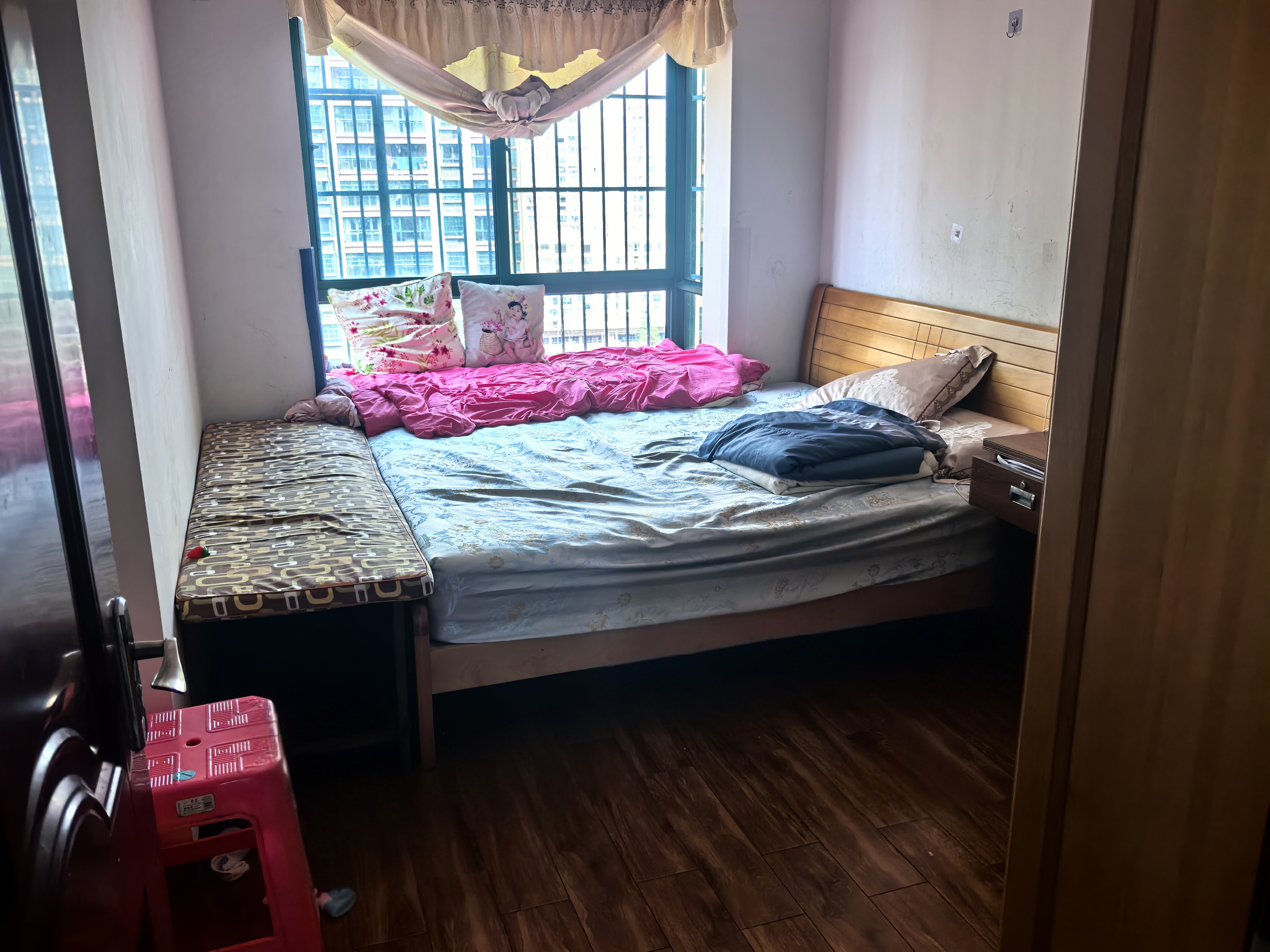 南海幸福城  4室2厅2卫    3800.0元/月室内图